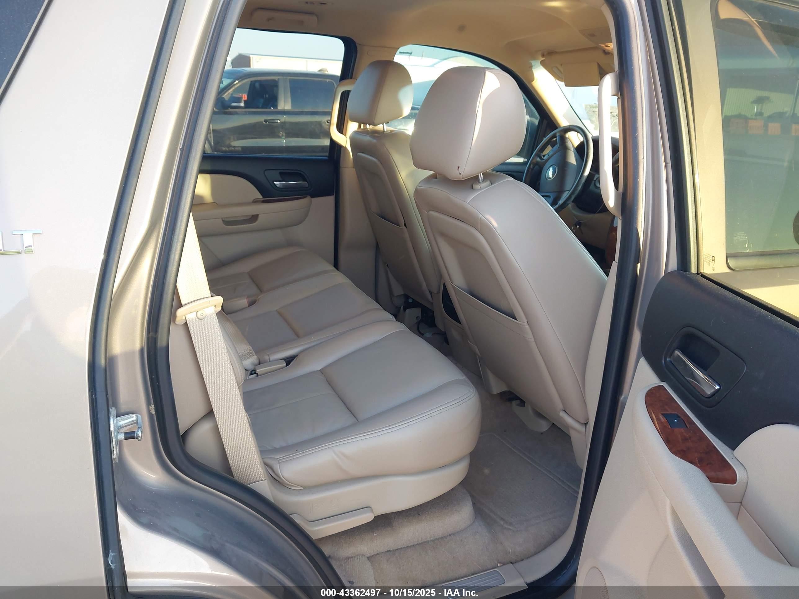 CHEVROLET TAHOE image 8