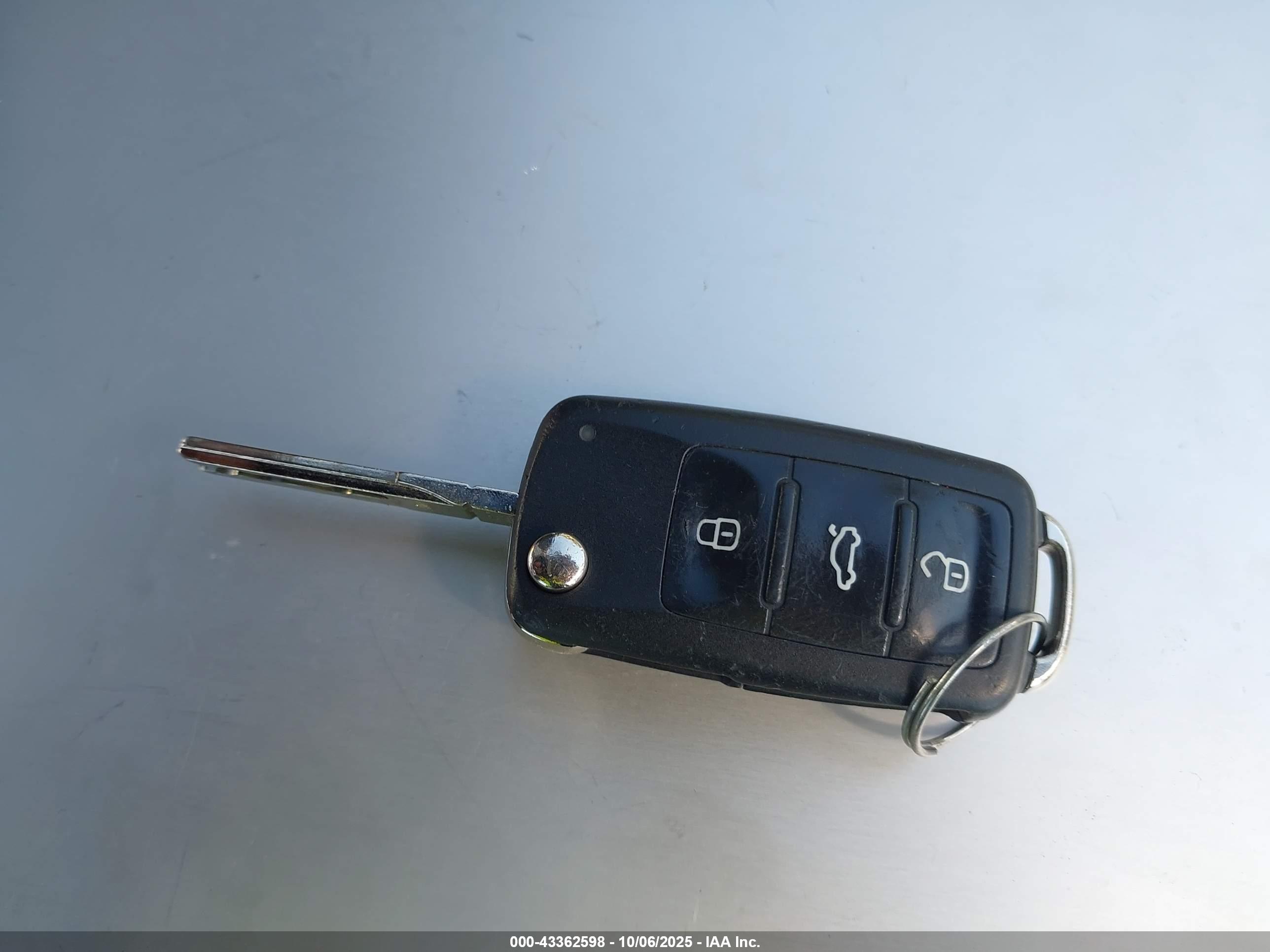 VOLKSWAGEN PASSAT image 11