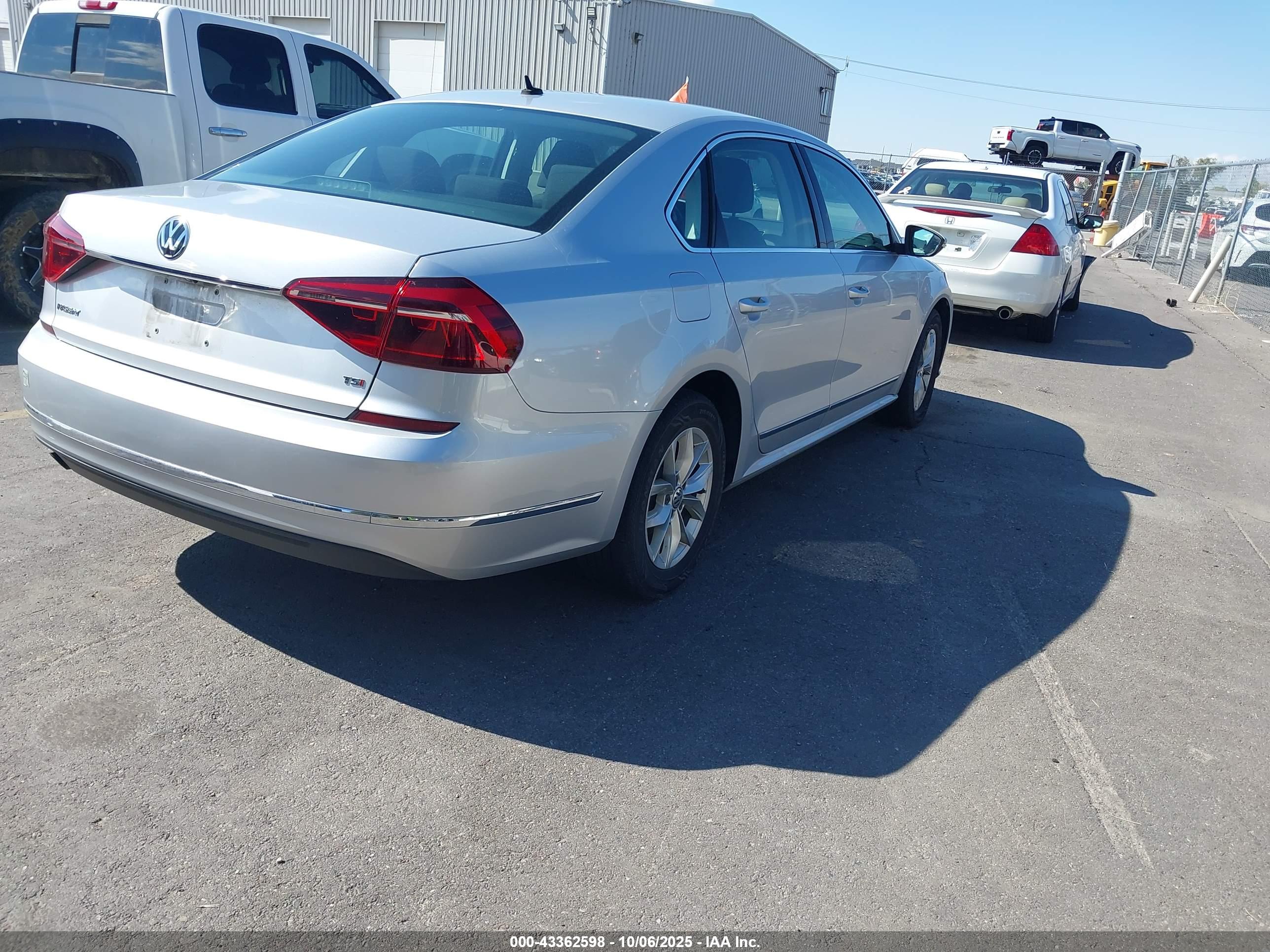 VOLKSWAGEN PASSAT image 4