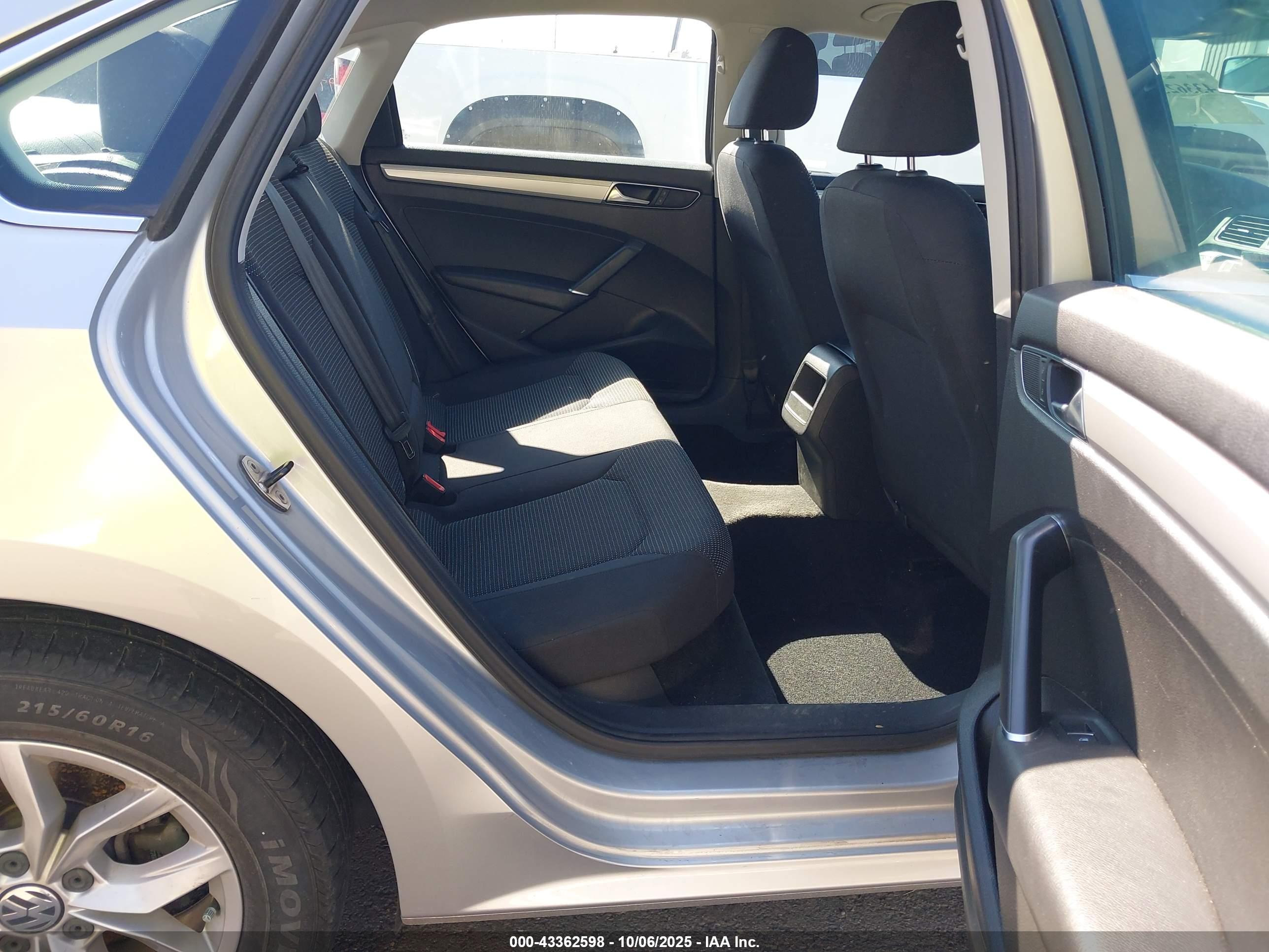 VOLKSWAGEN PASSAT image 8
