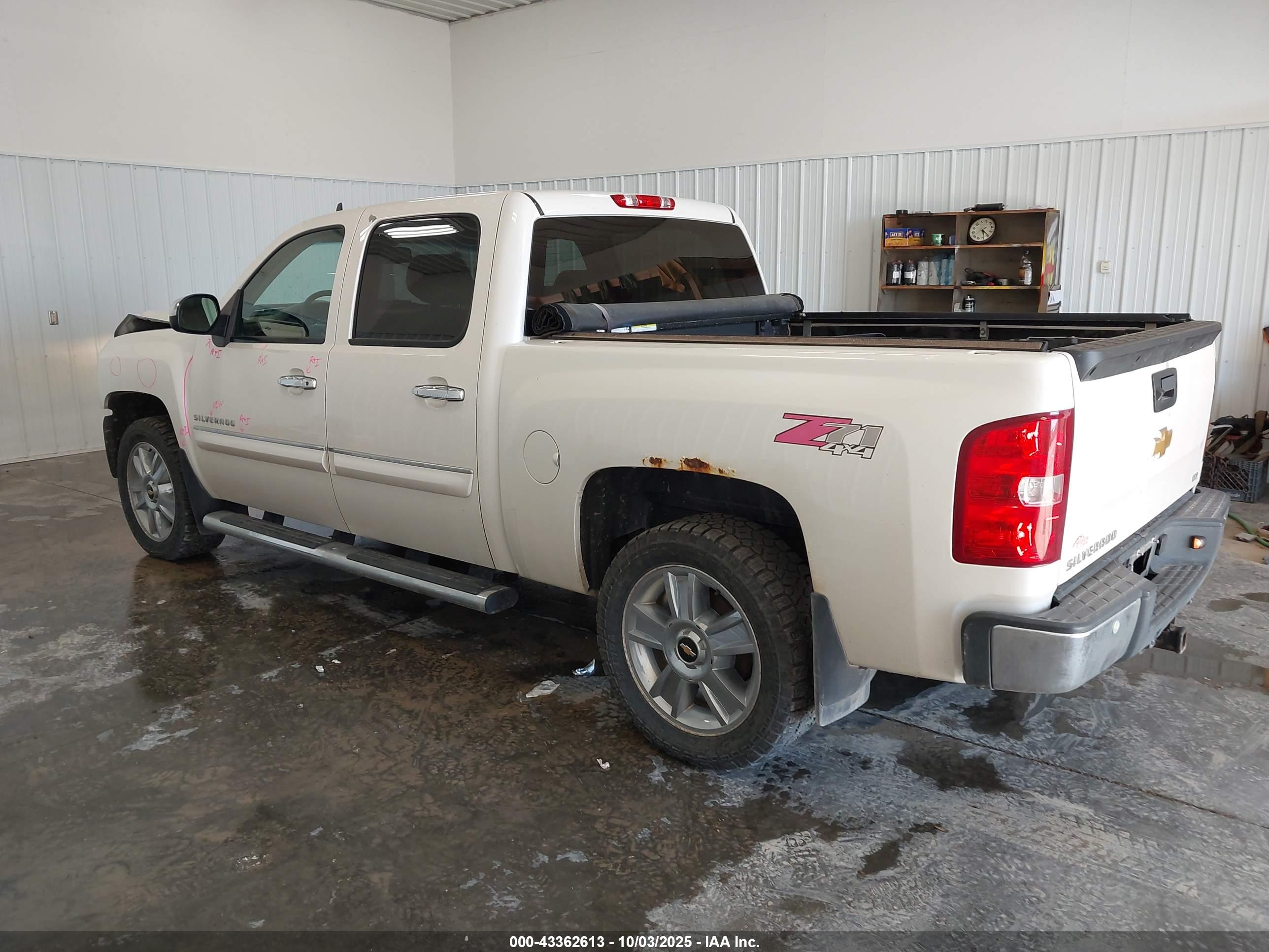 CHEVROLET SILVERADO image 3