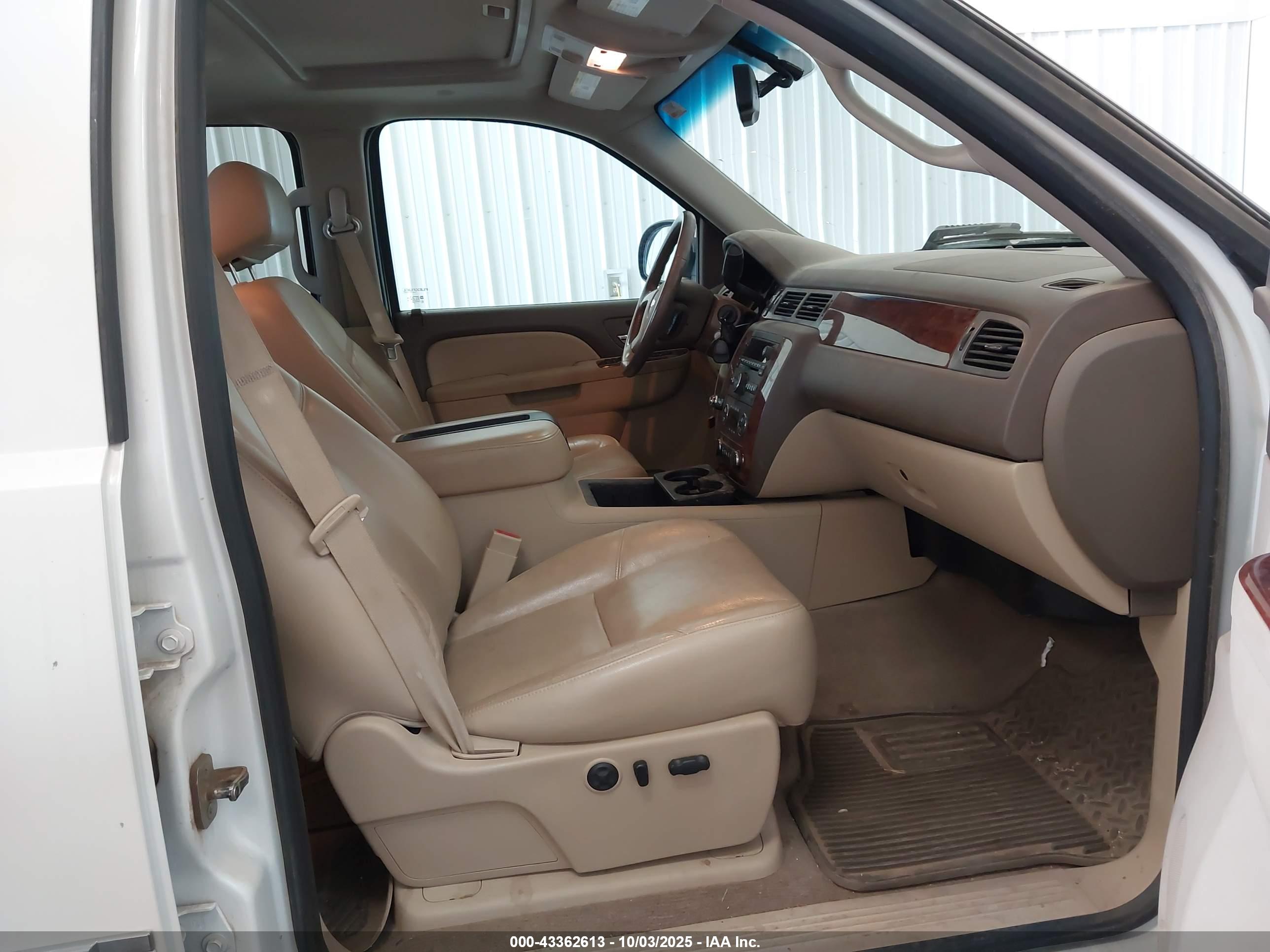 CHEVROLET SILVERADO image 5