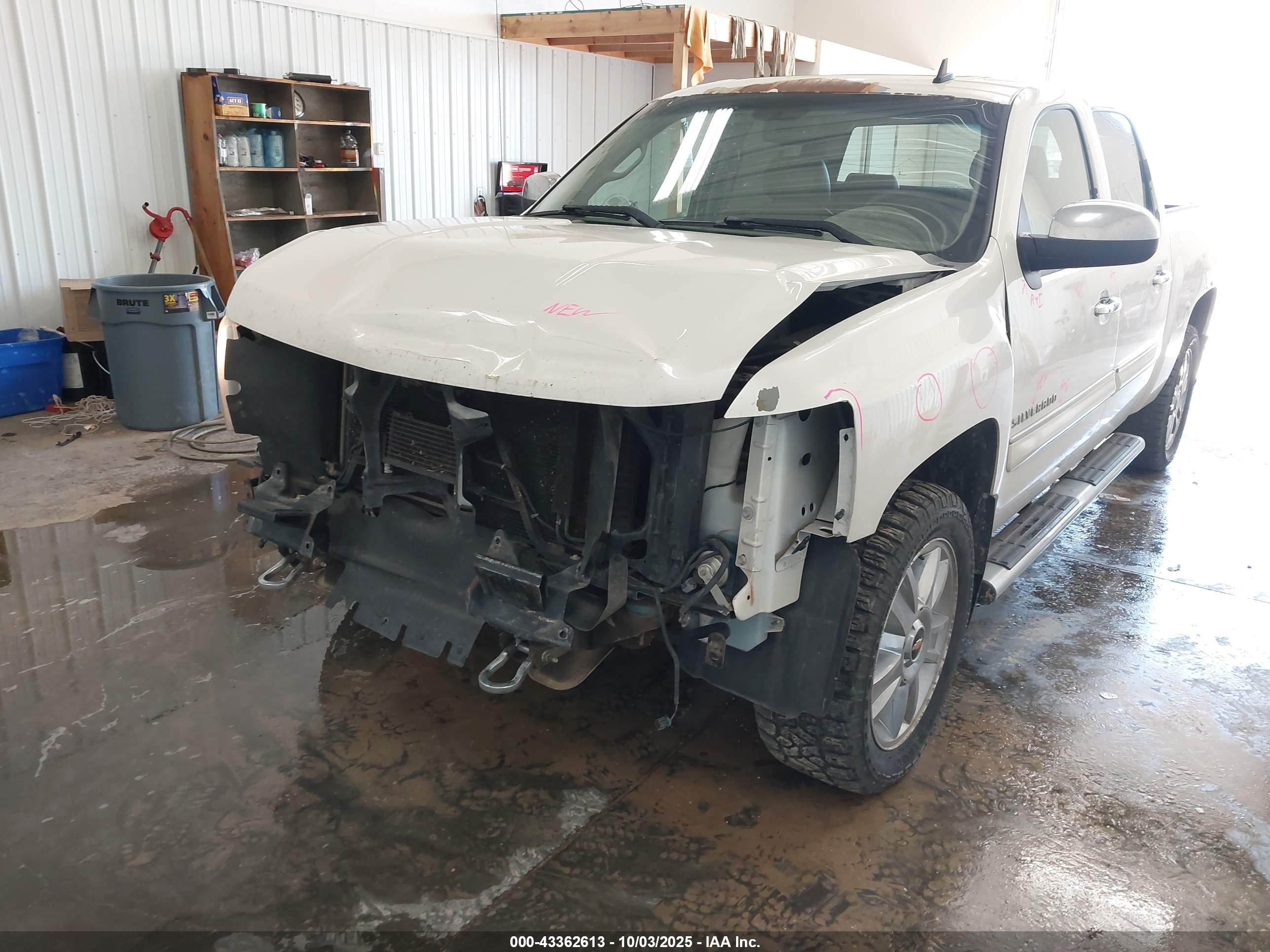 CHEVROLET SILVERADO image 6