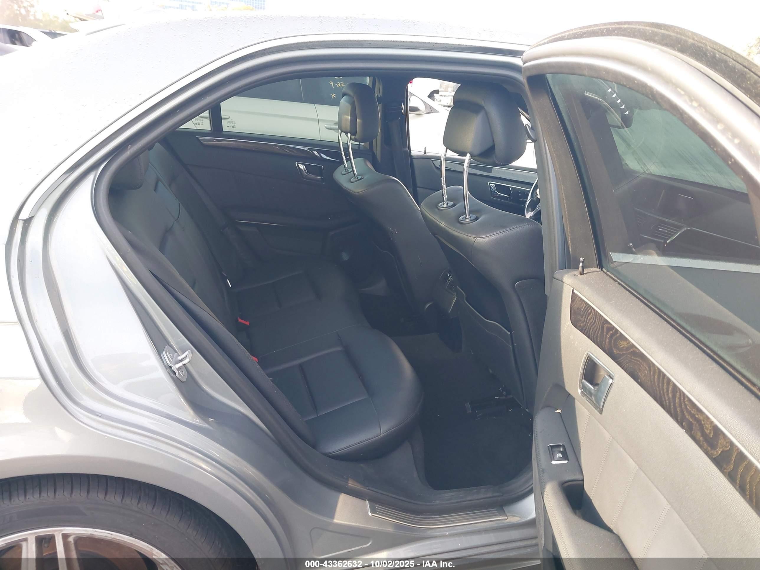 MERCEDES-BENZ E image 8