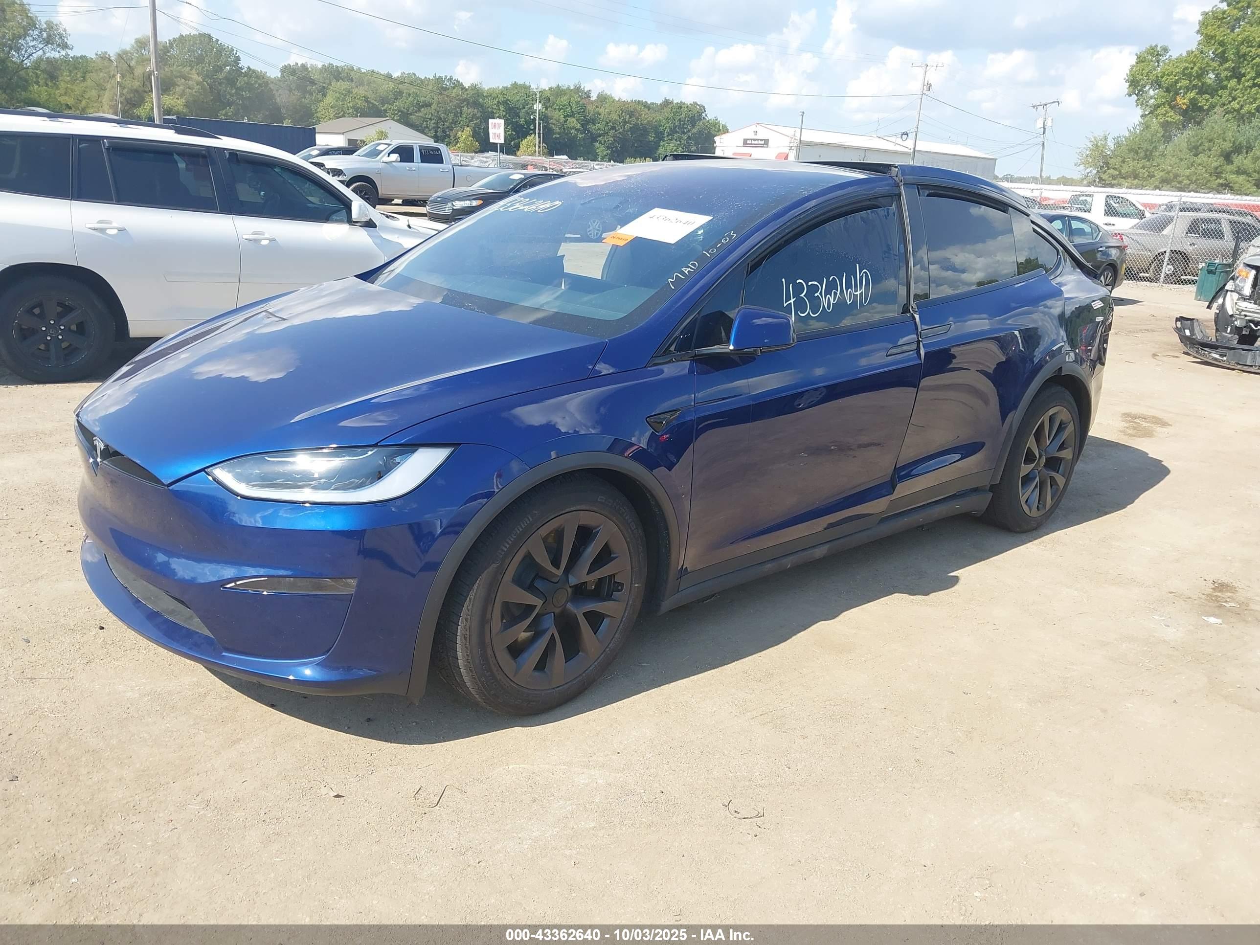 TESLA MODEL image 2