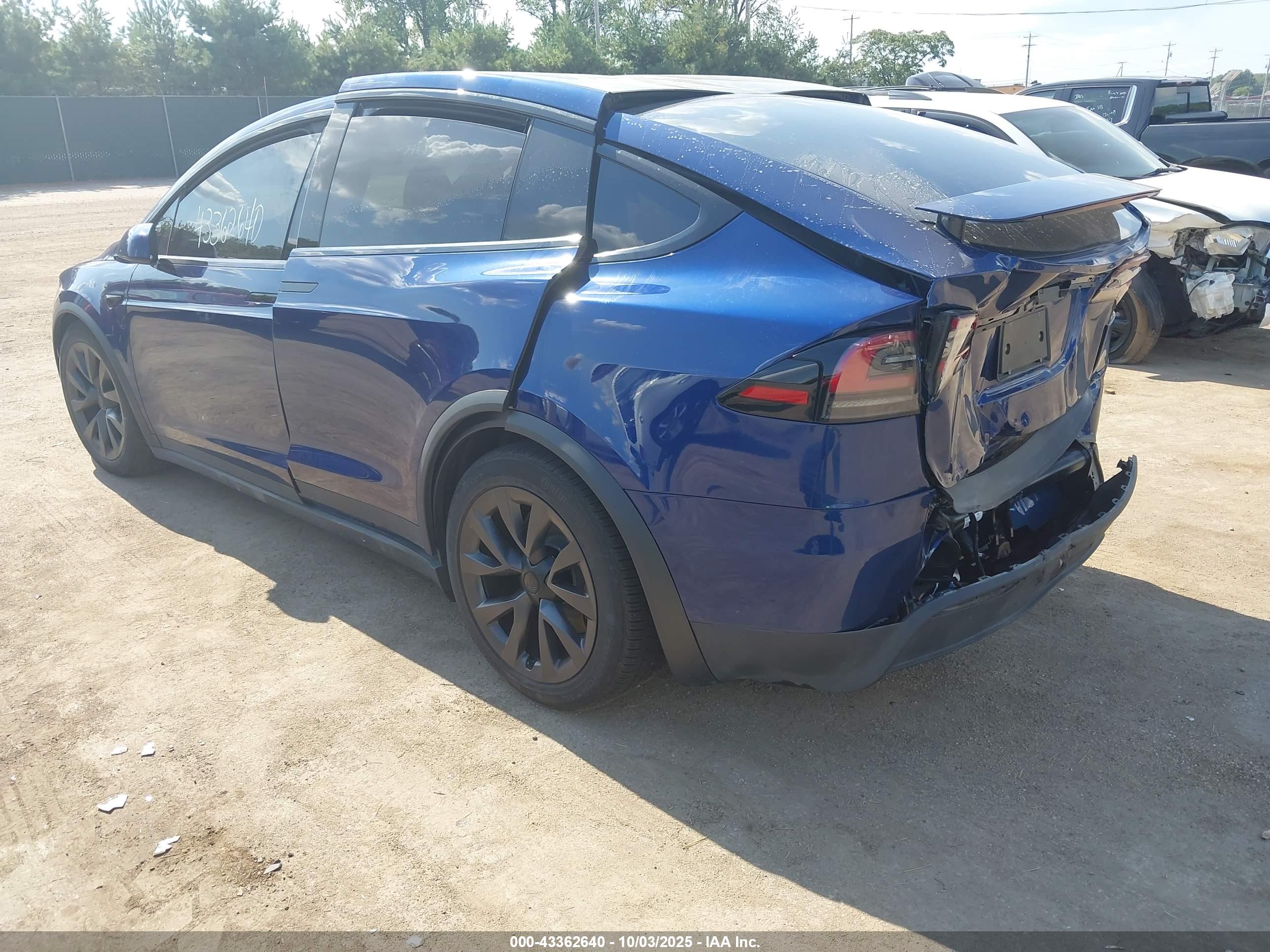 TESLA MODEL image 3