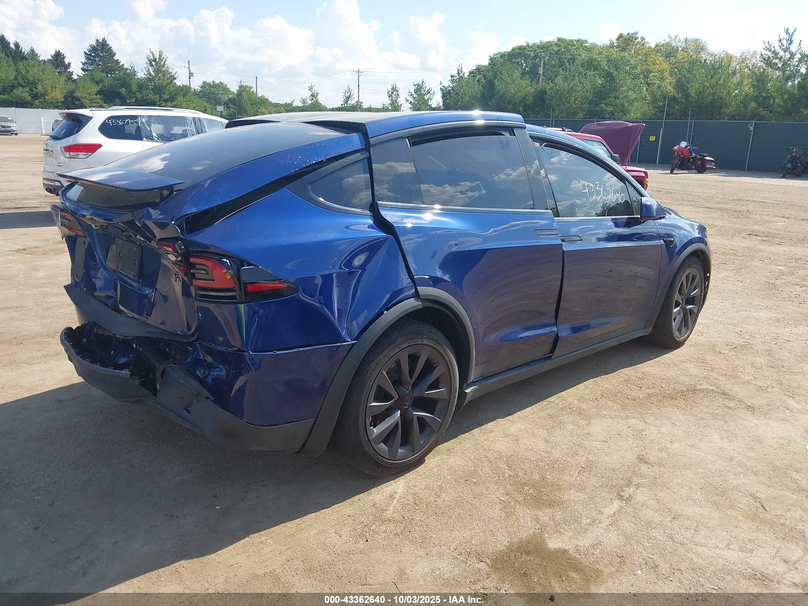 TESLA MODEL image 4