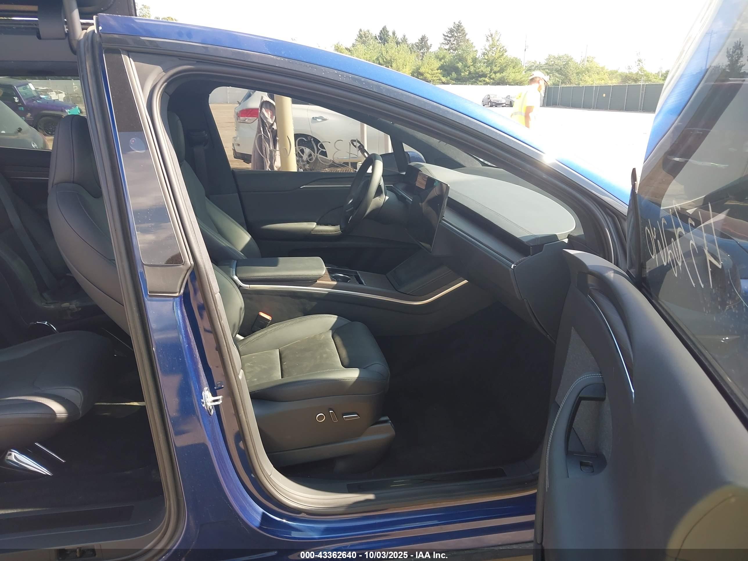 TESLA MODEL image 5