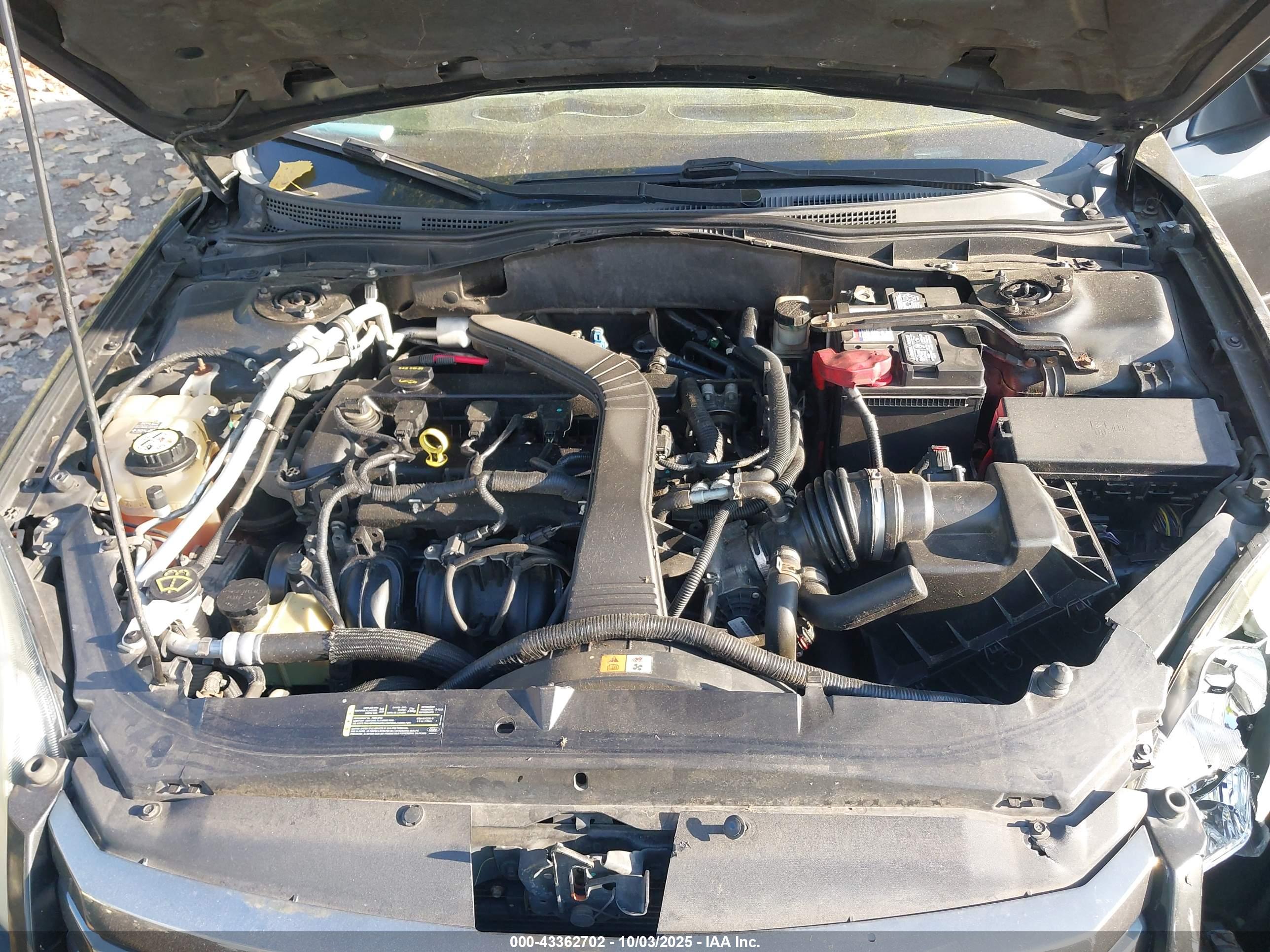 FORD FUSION image 10