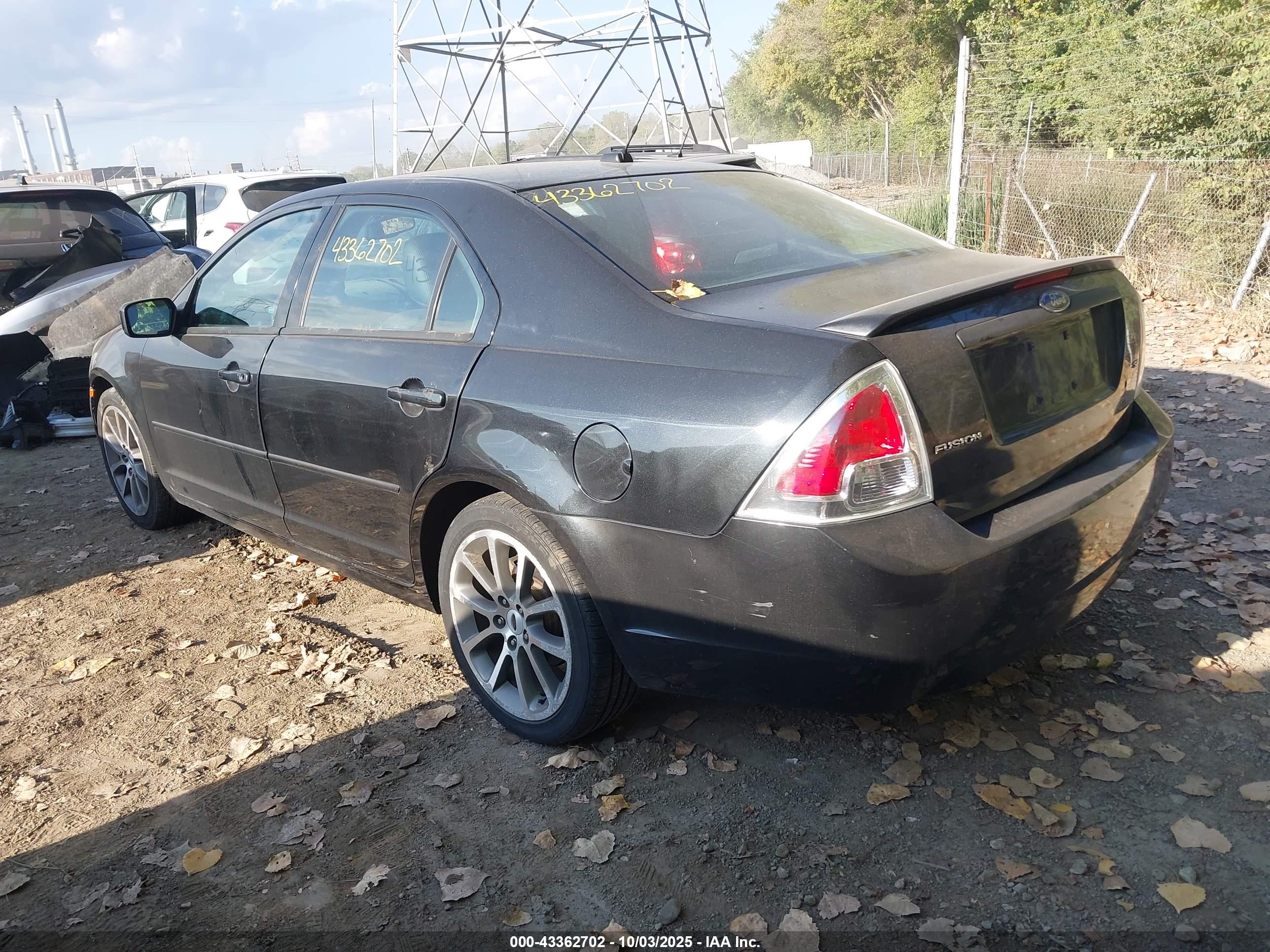 FORD FUSION image 3