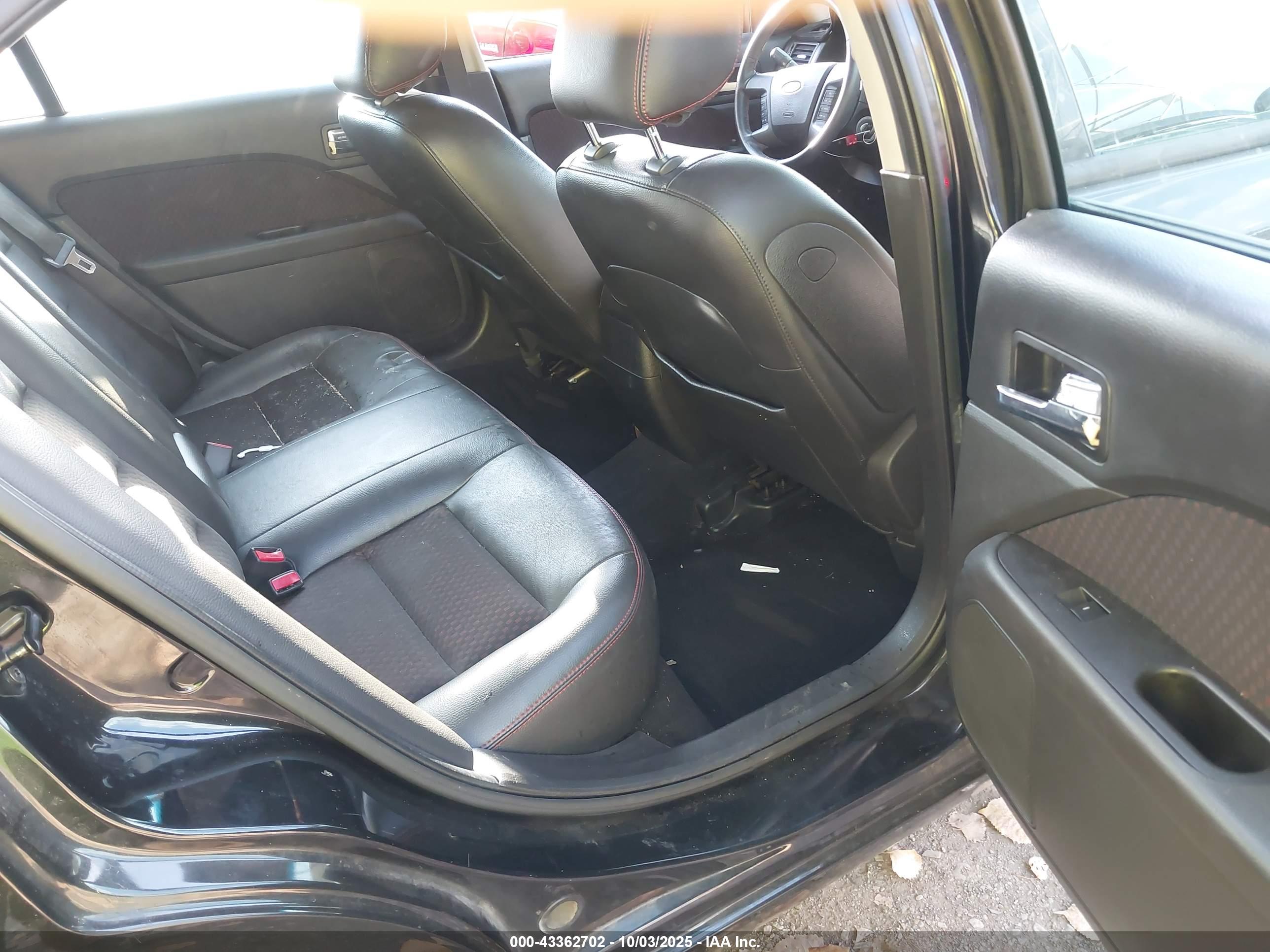 FORD FUSION image 8