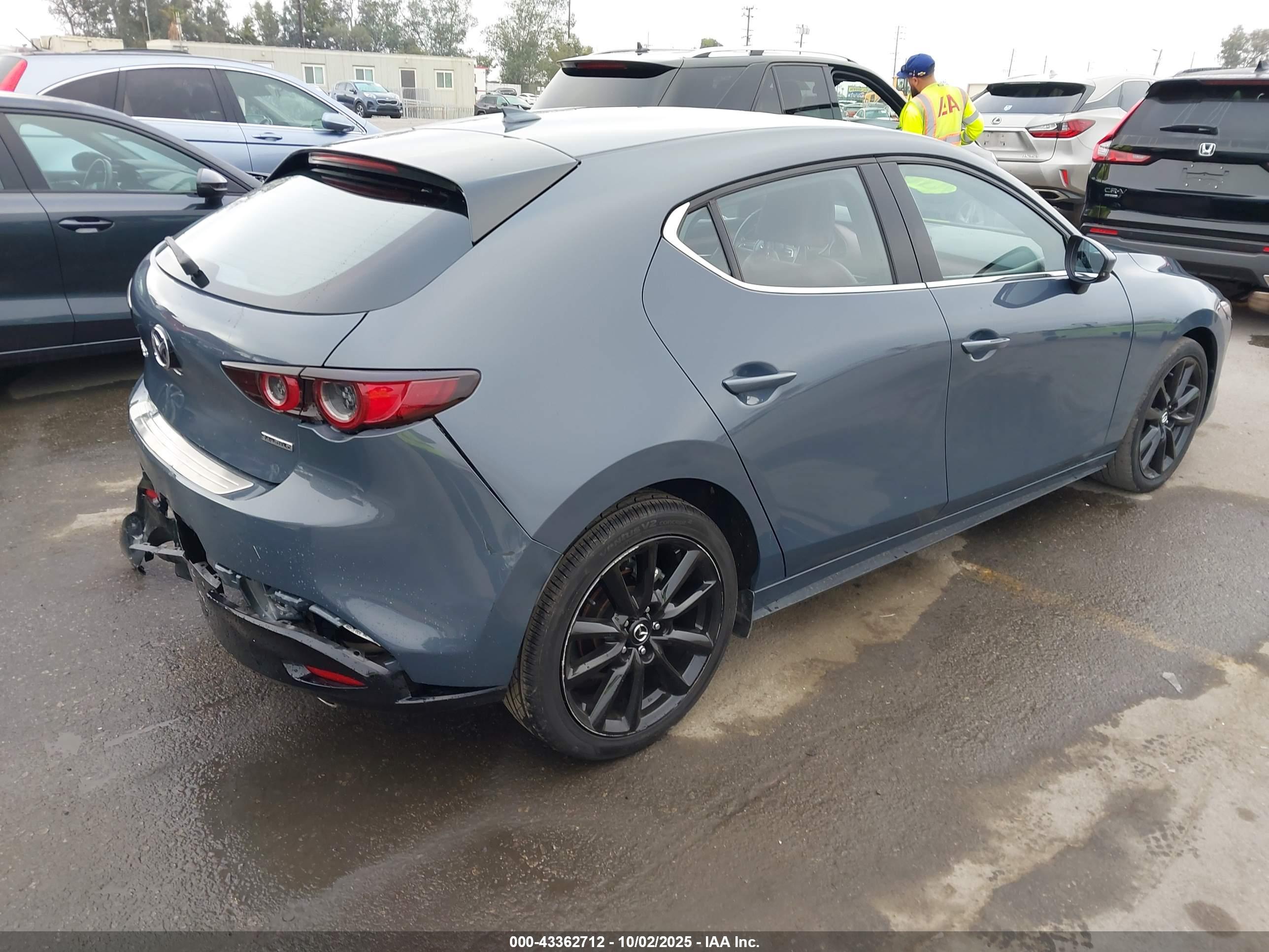 MAZDA MAZDA3 image 4