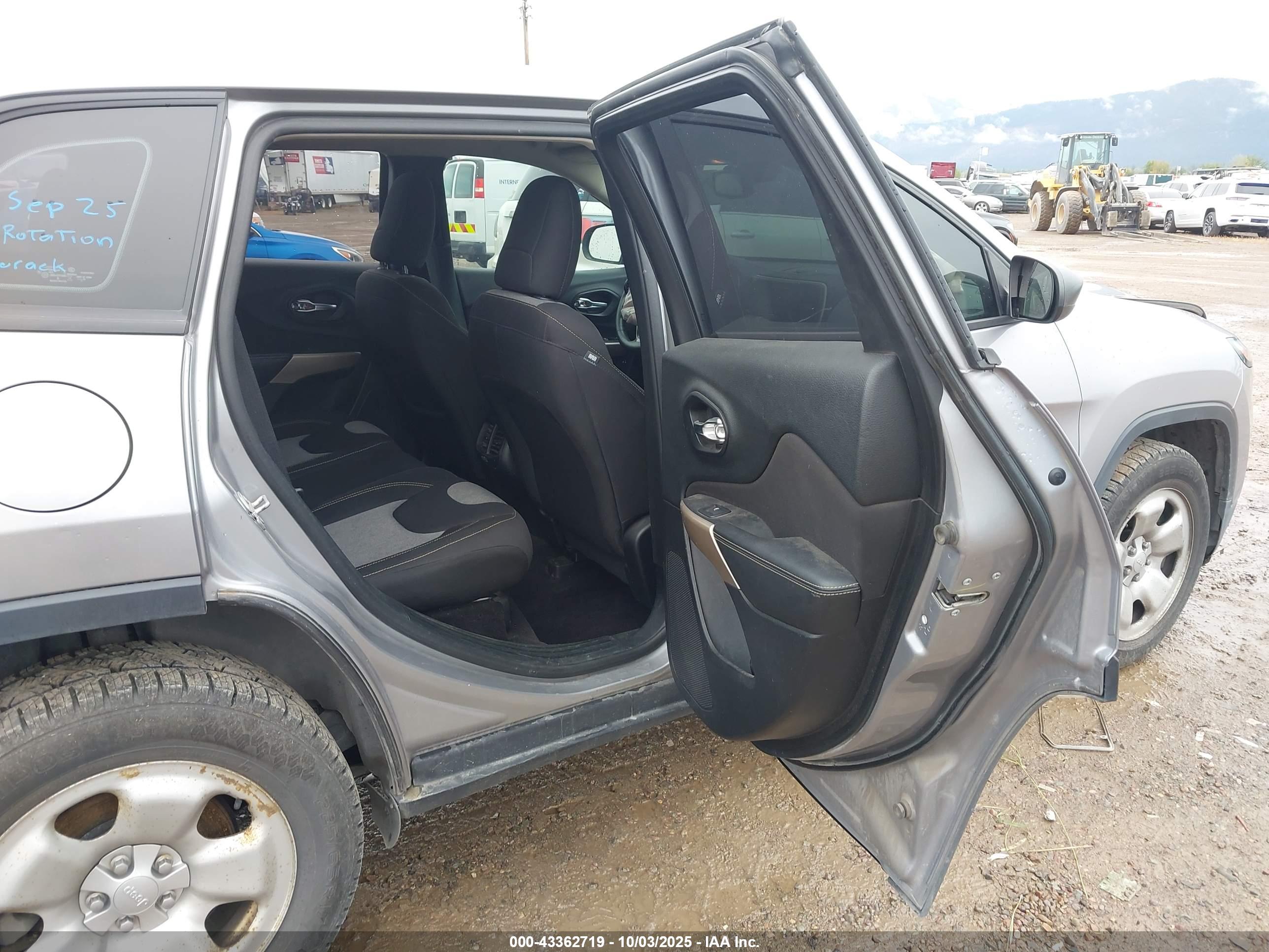 JEEP CHEROKEE image 8