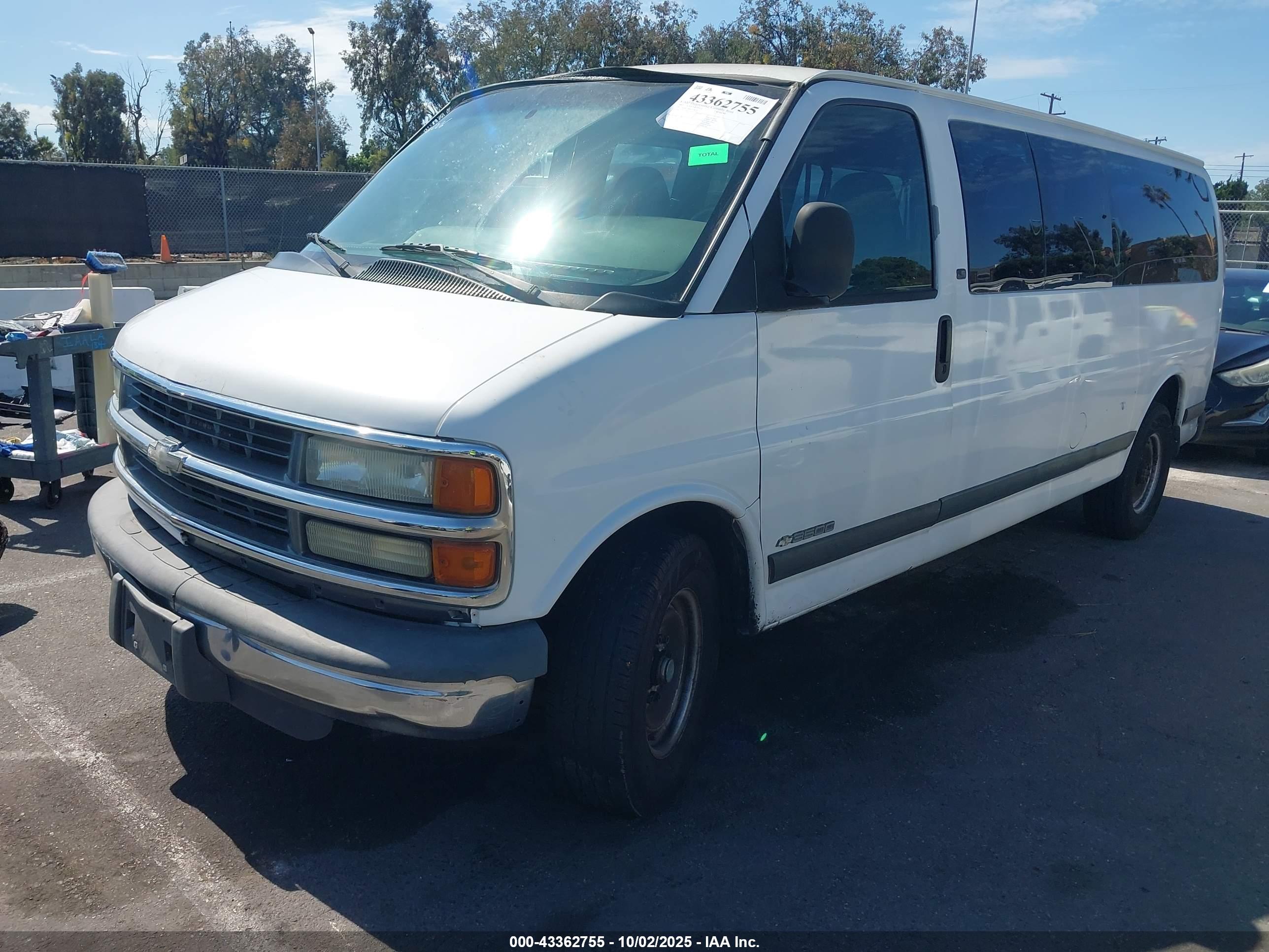 CHEVROLET EXPRESS image 2