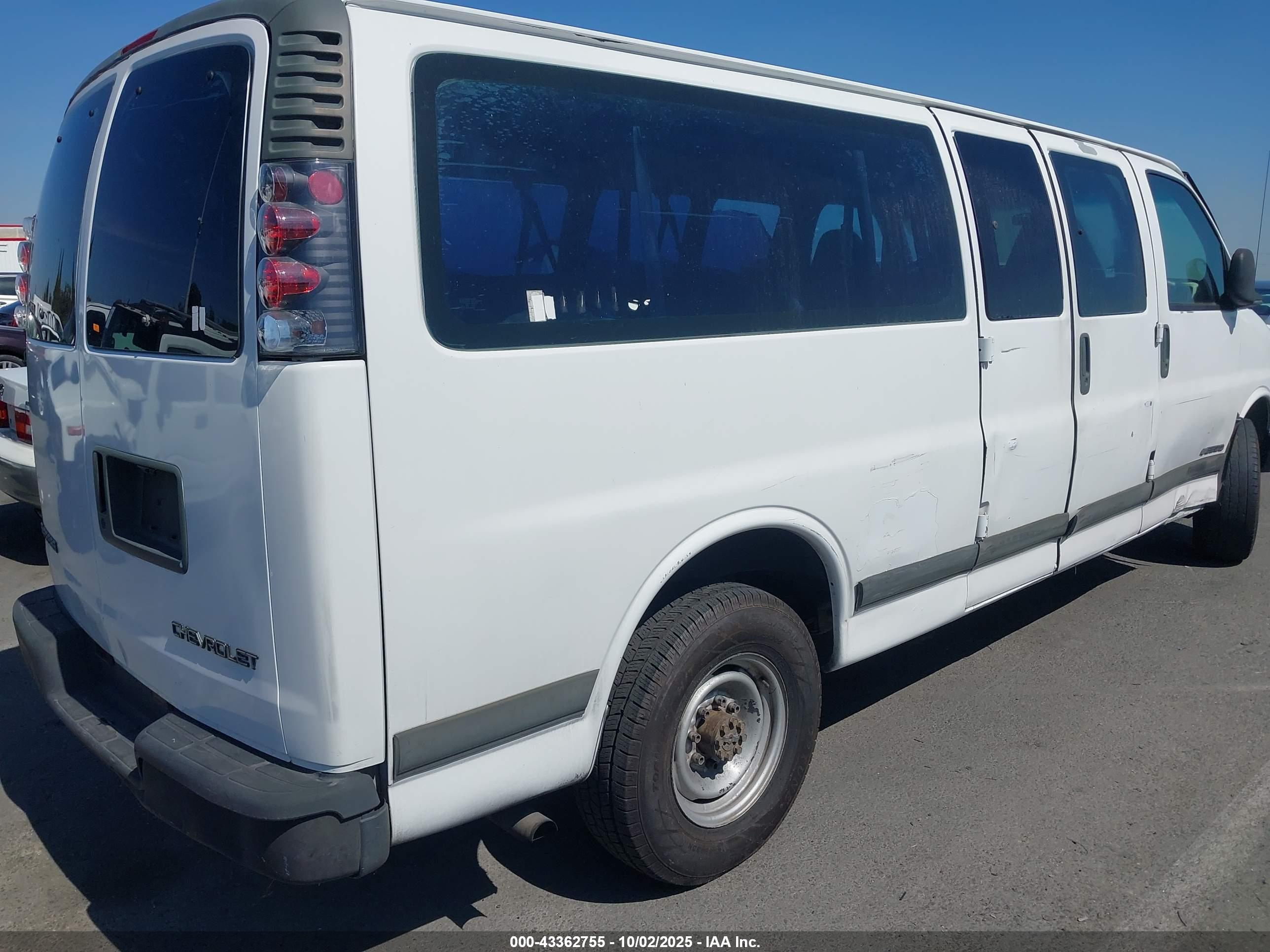 CHEVROLET EXPRESS image 4