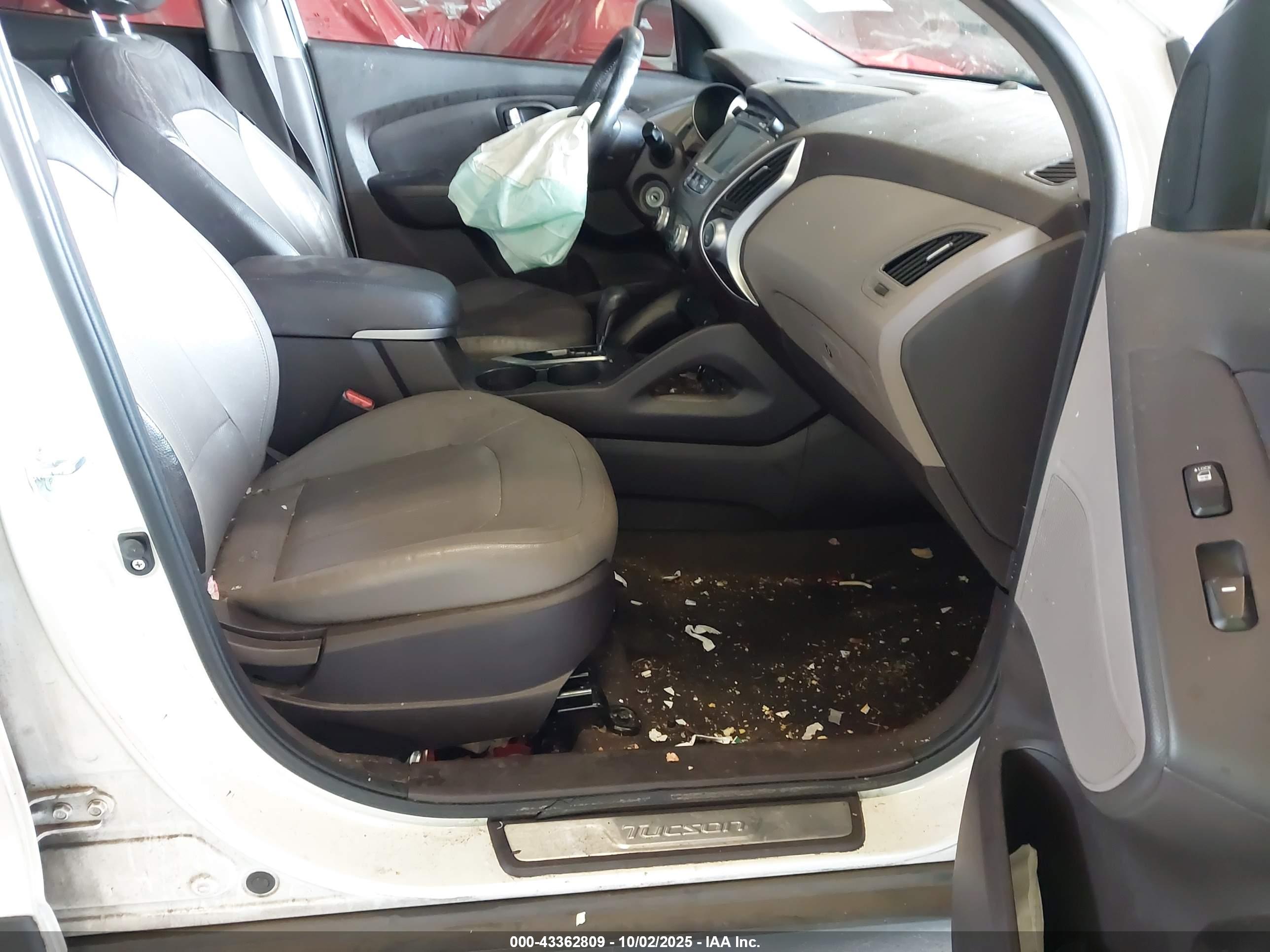HYUNDAI TUCSON image 5
