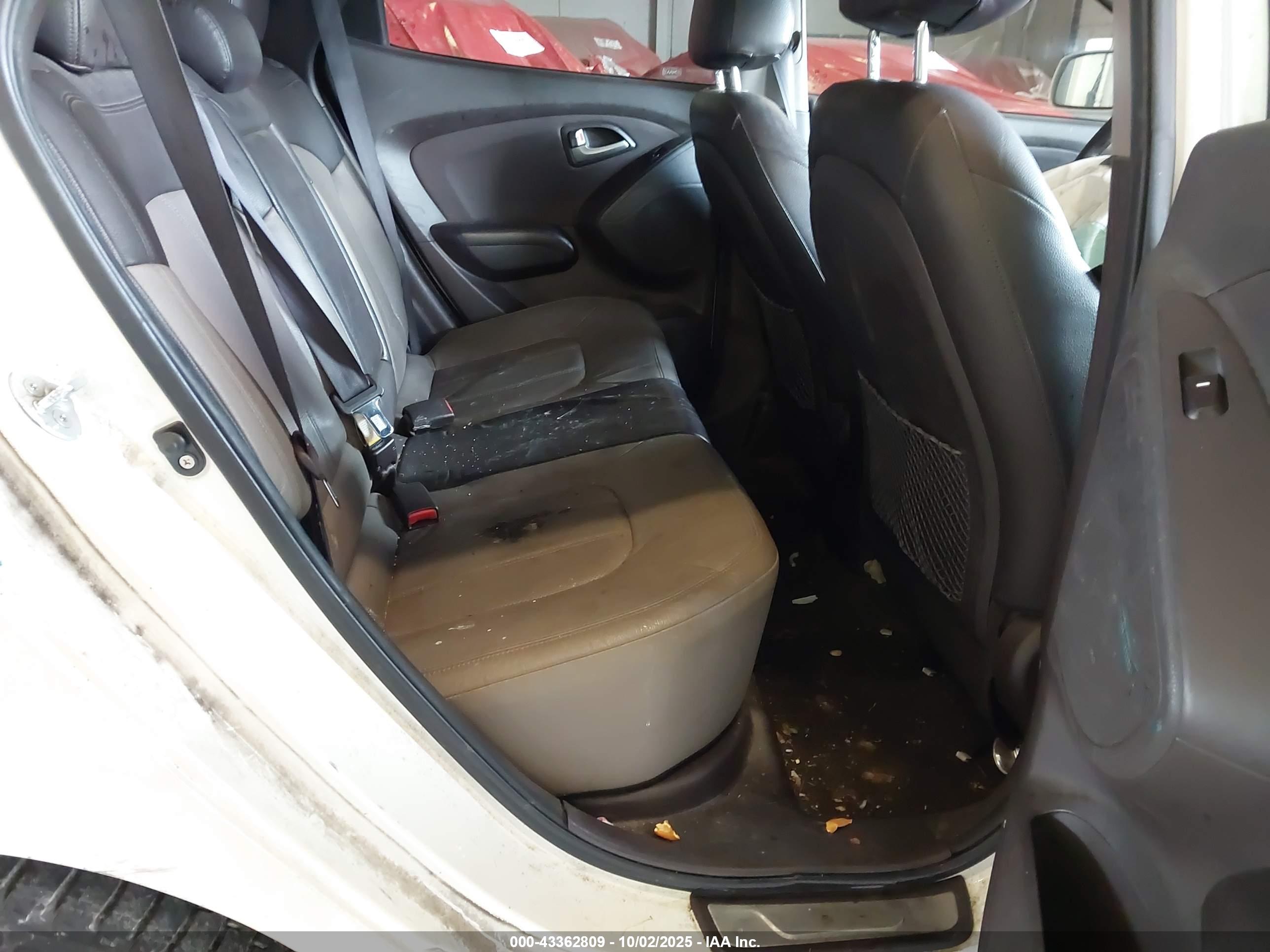 HYUNDAI TUCSON image 8
