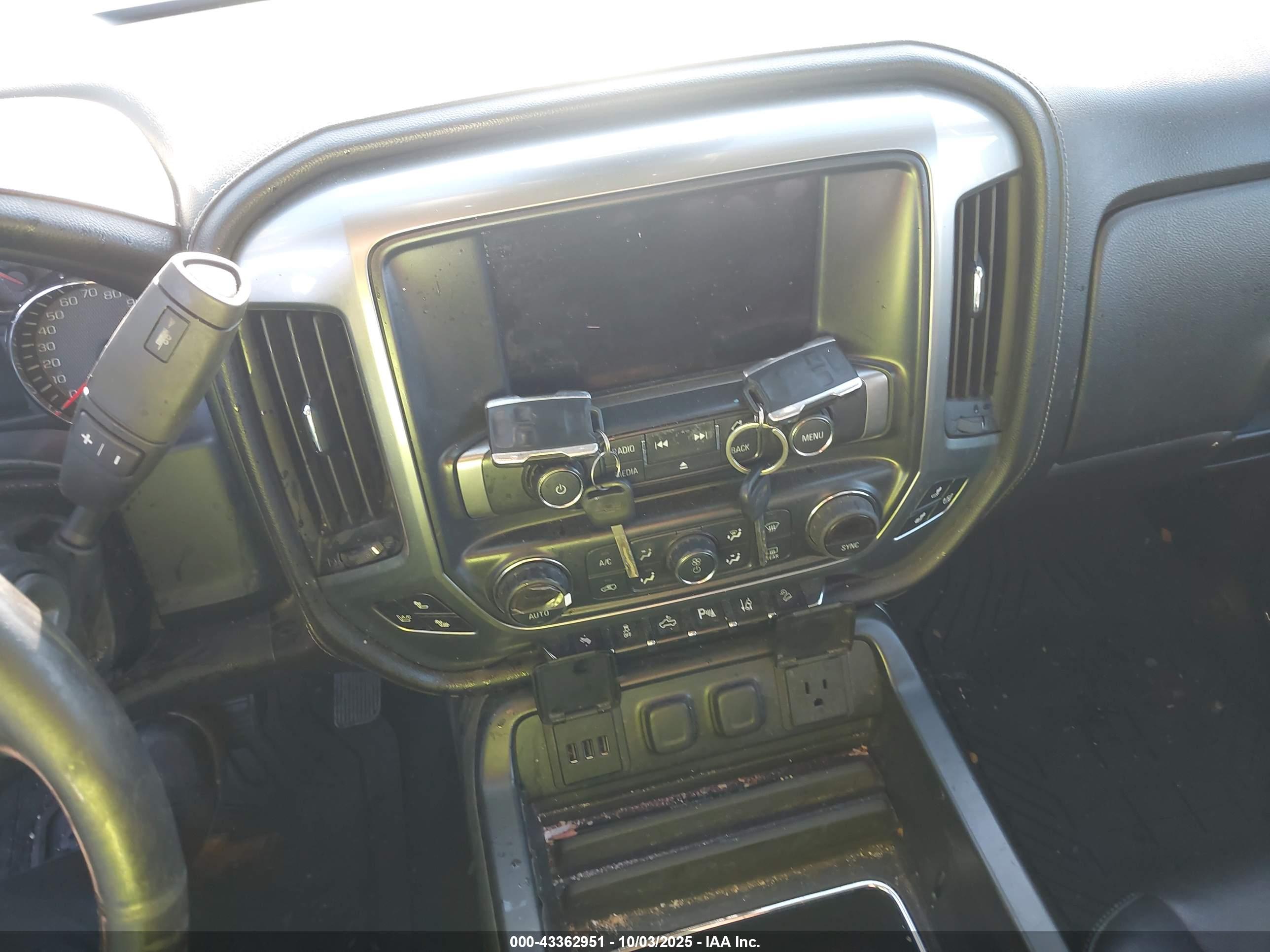 CHEVROLET SILVERADO image 11