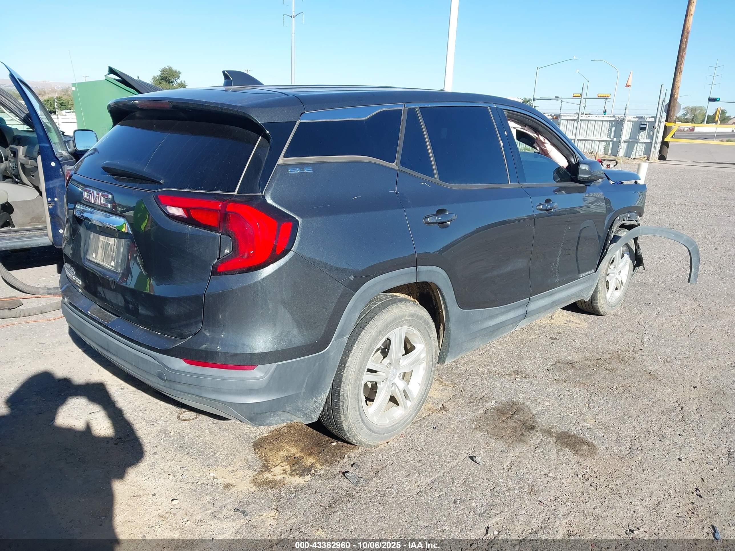 GMC TERRAIN image 4