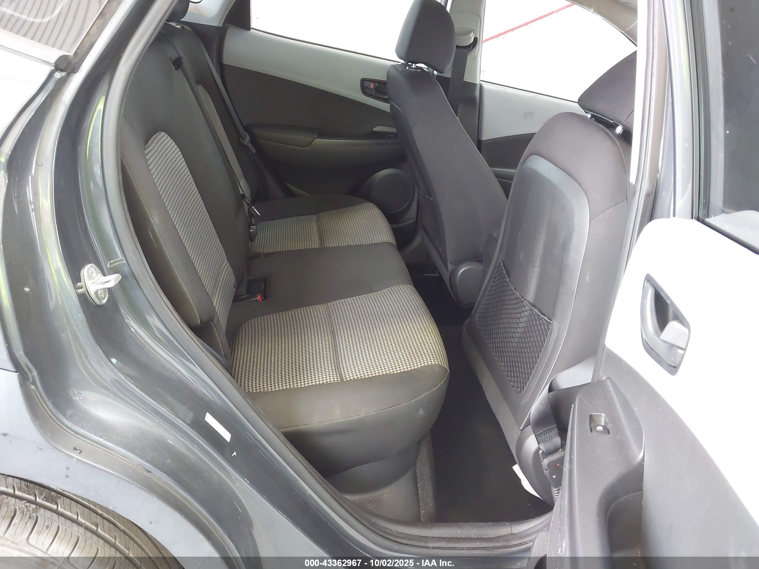 HYUNDAI KONA image 8