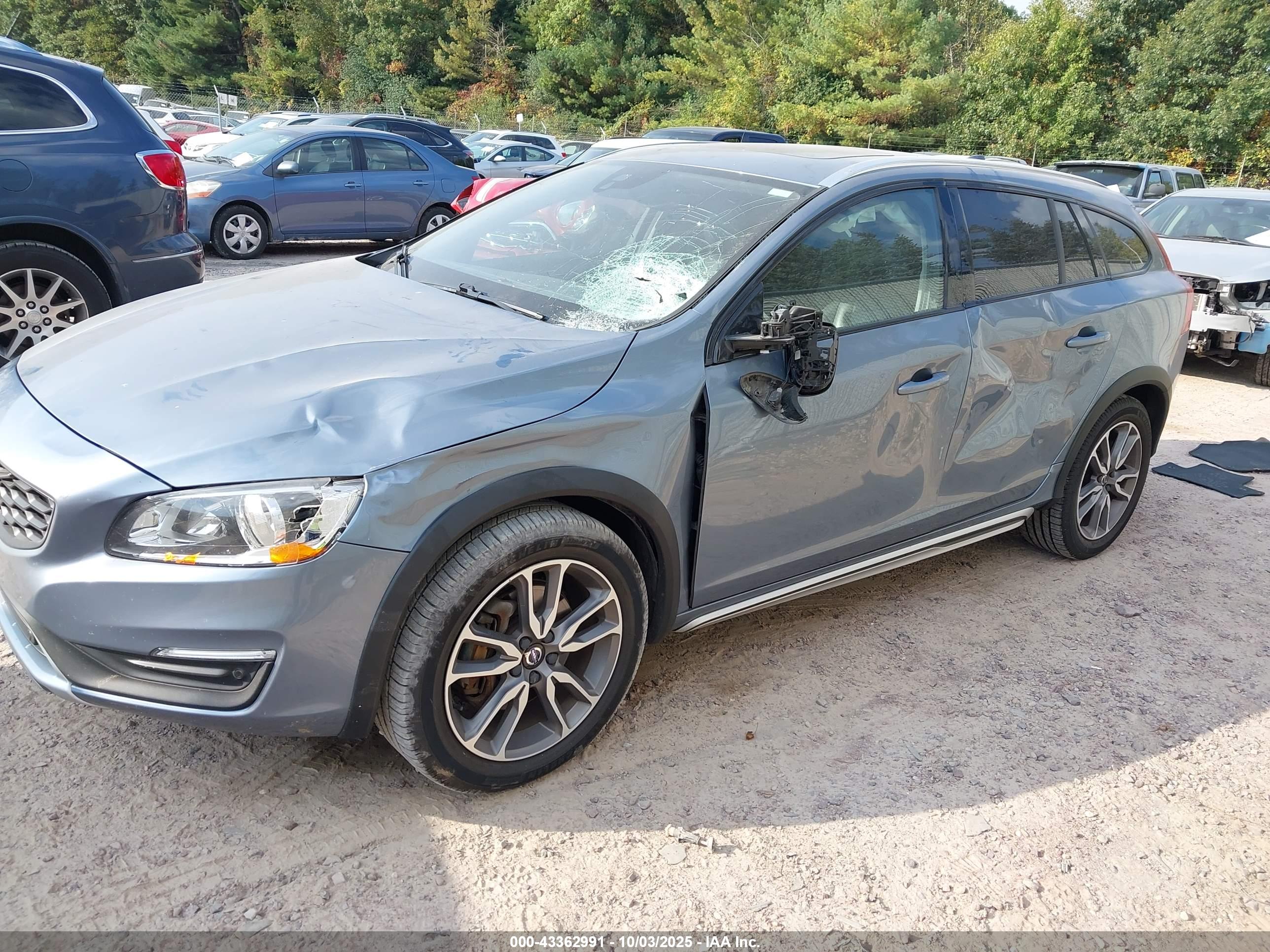 VOLVO V60 image 2