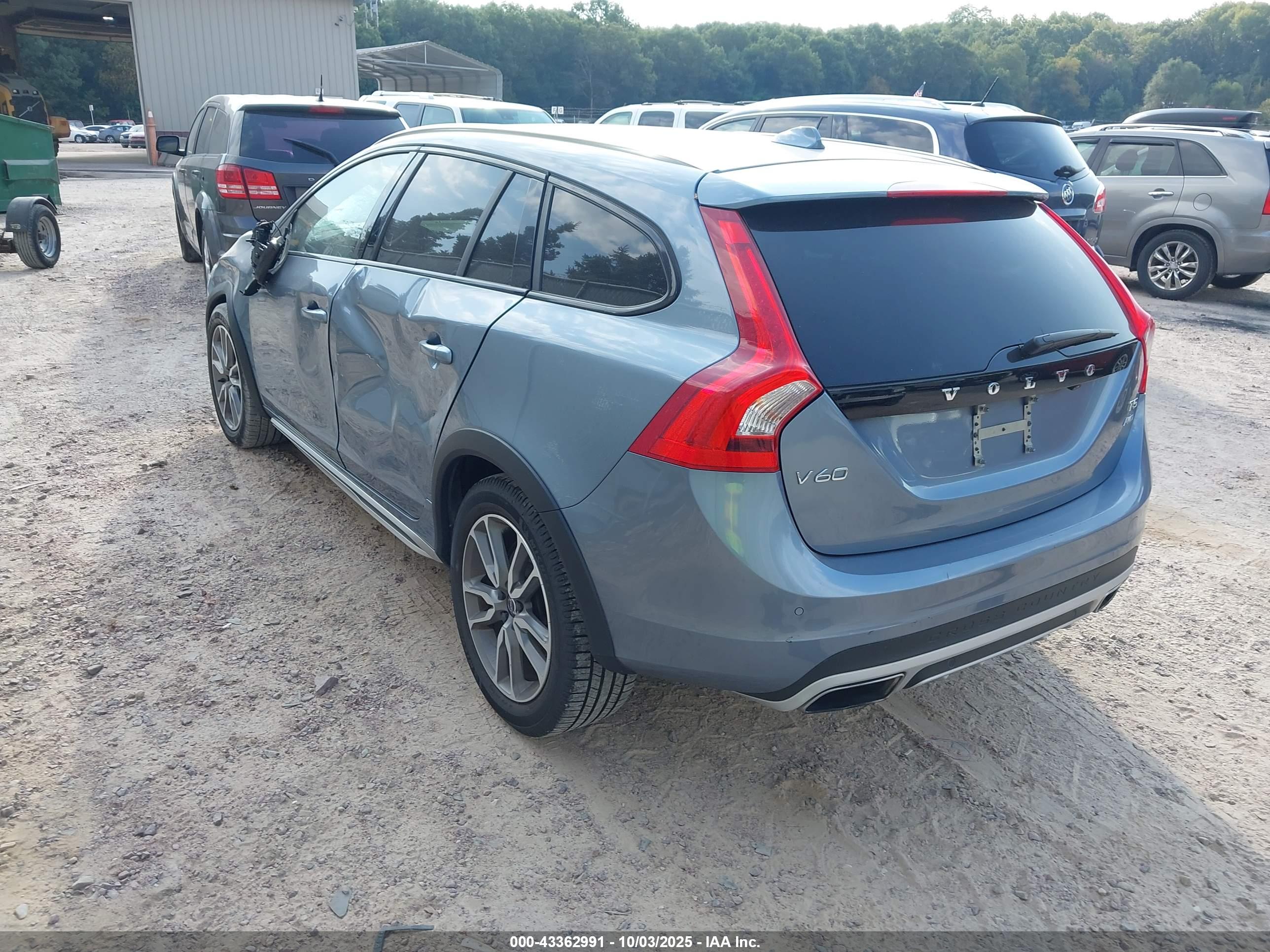 VOLVO V60 image 3