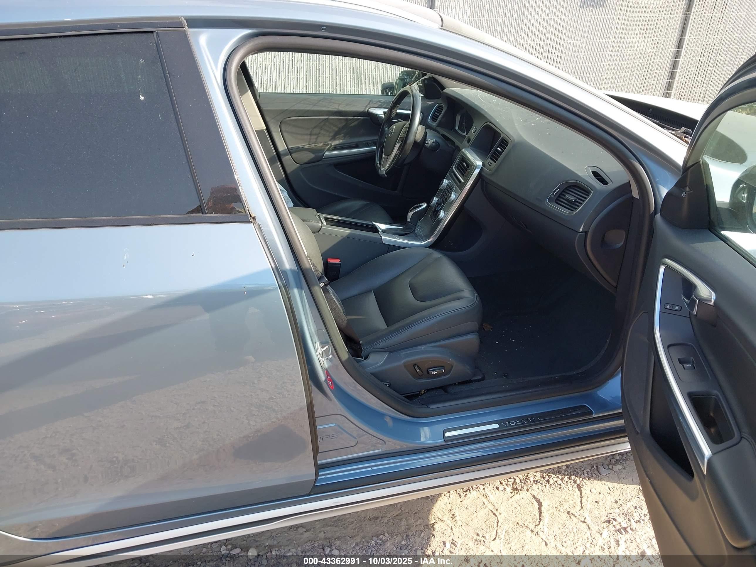 VOLVO V60 image 5