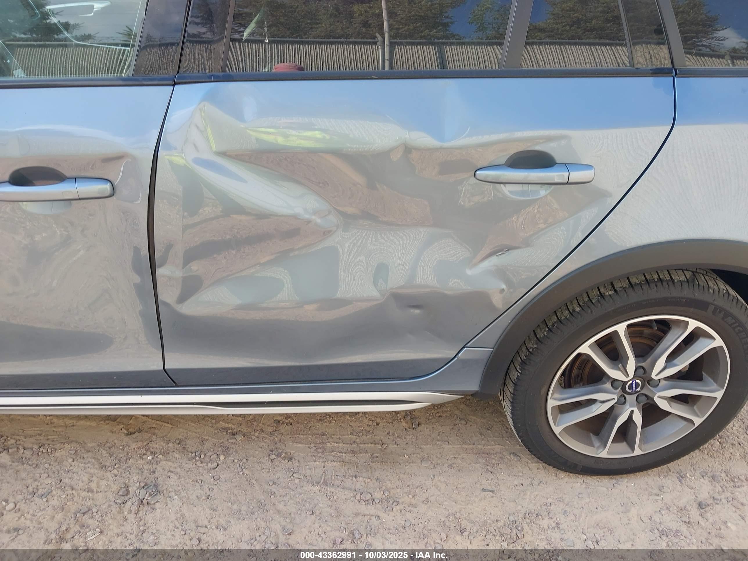 VOLVO V60 image 6
