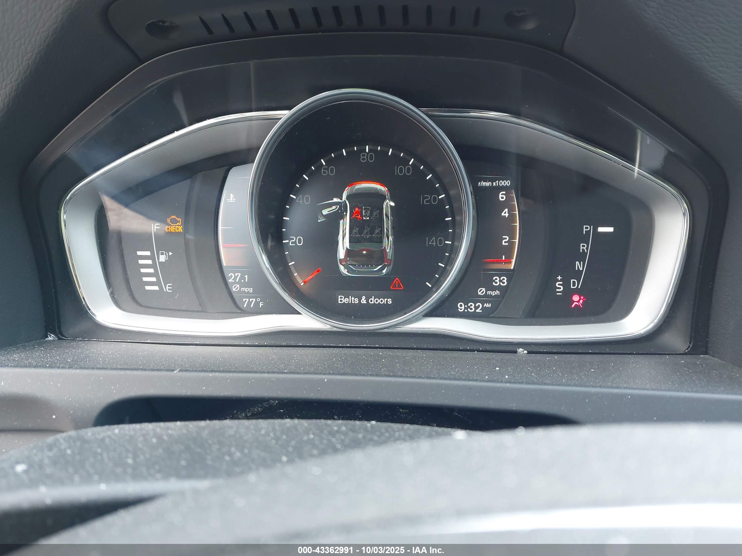 VOLVO V60 image 7