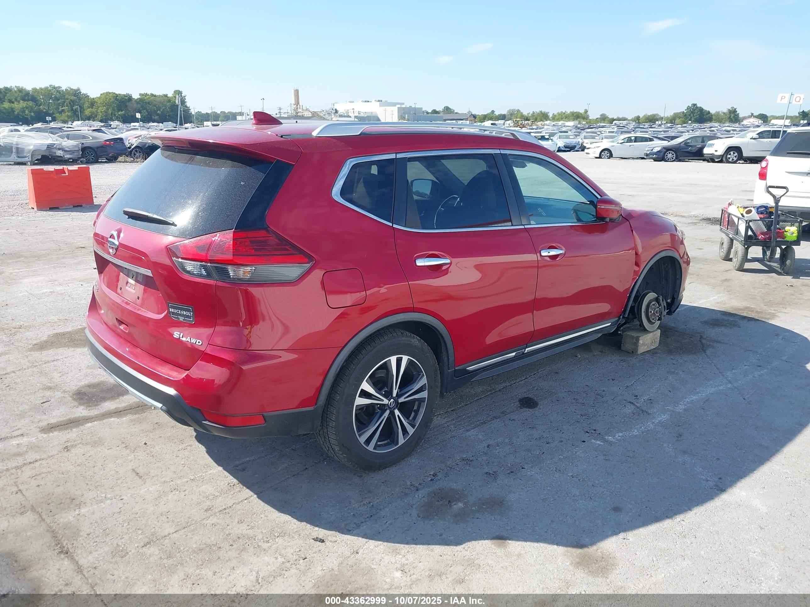 NISSAN ROGUE image 4