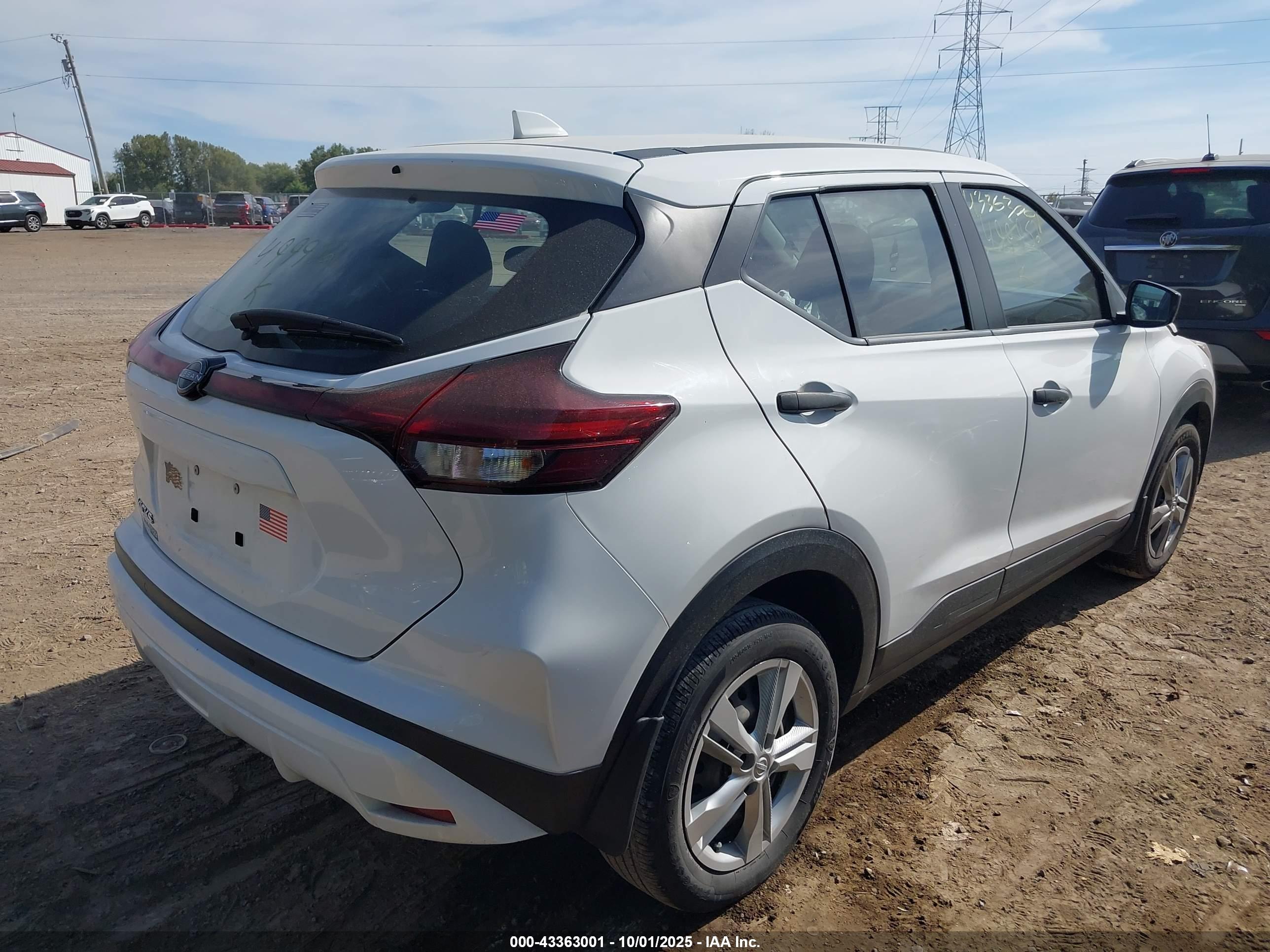NISSAN KICKS image 4