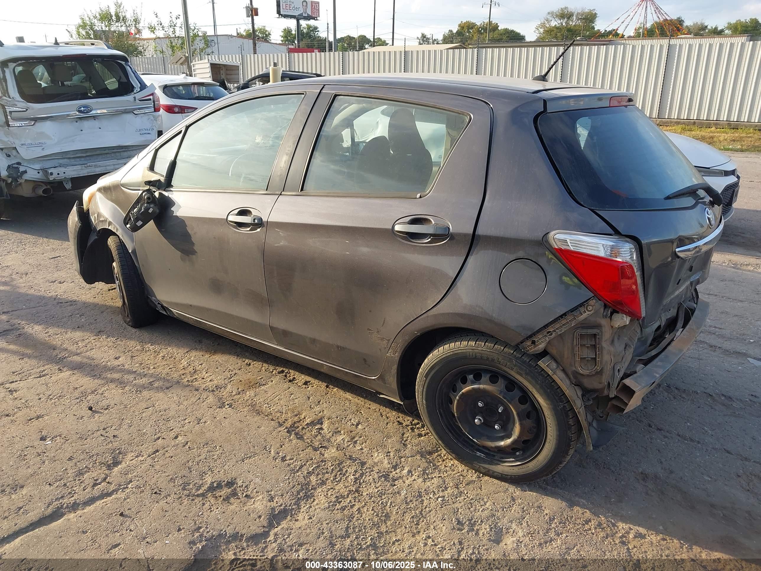 TOYOTA YARIS image 3