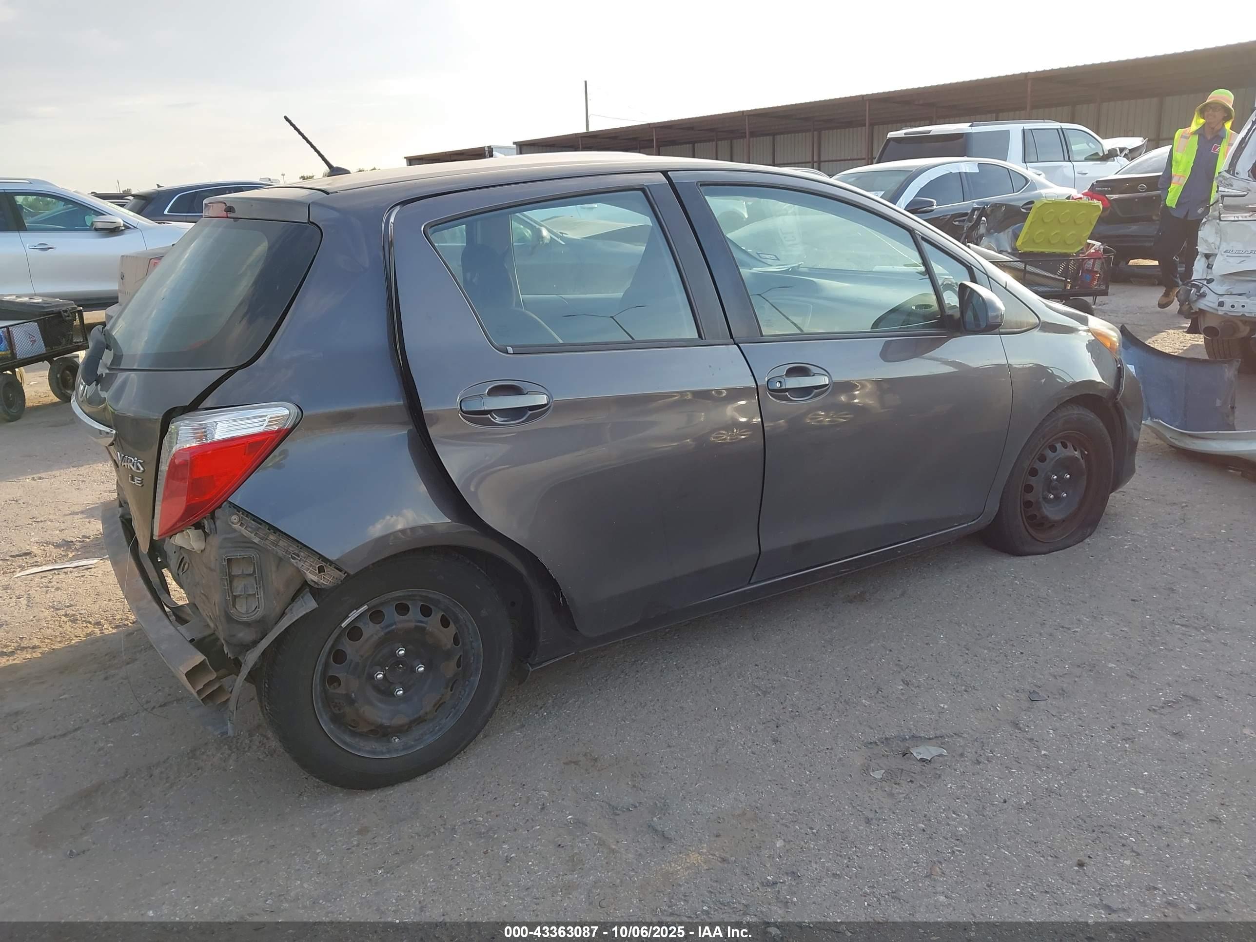 TOYOTA YARIS image 4