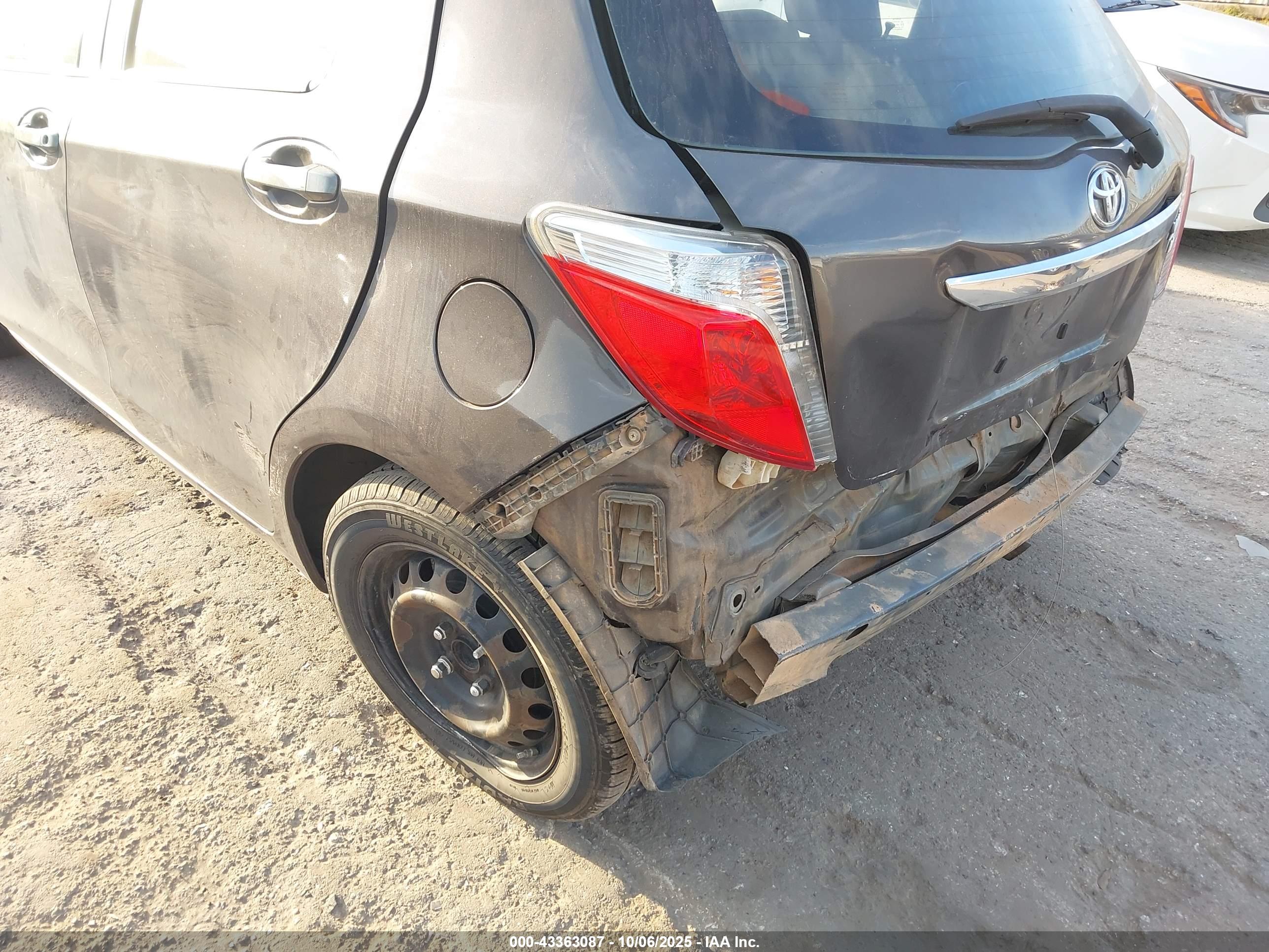 TOYOTA YARIS image 6