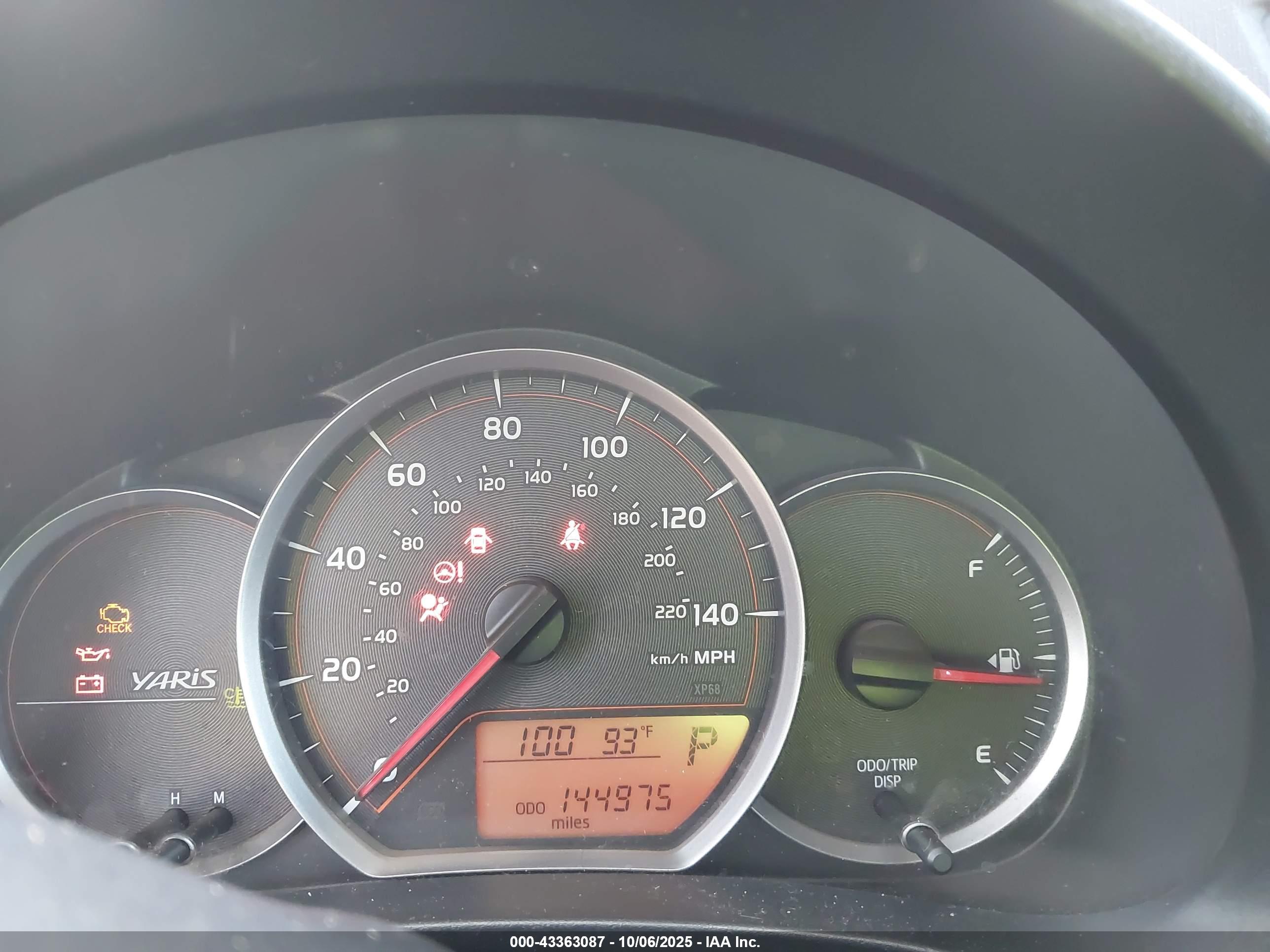 TOYOTA YARIS image 7