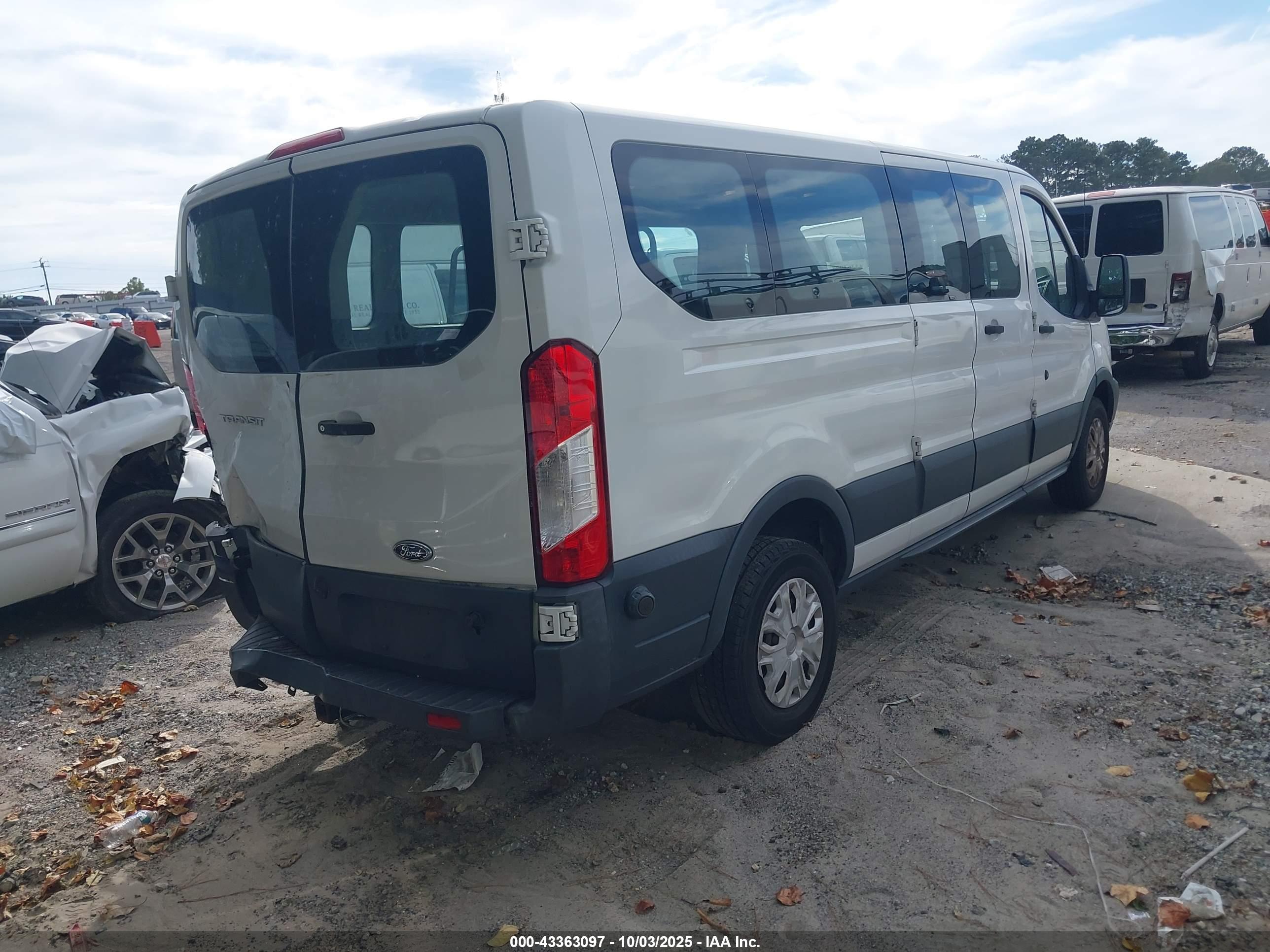 FORD TRANSIT-350 image 4