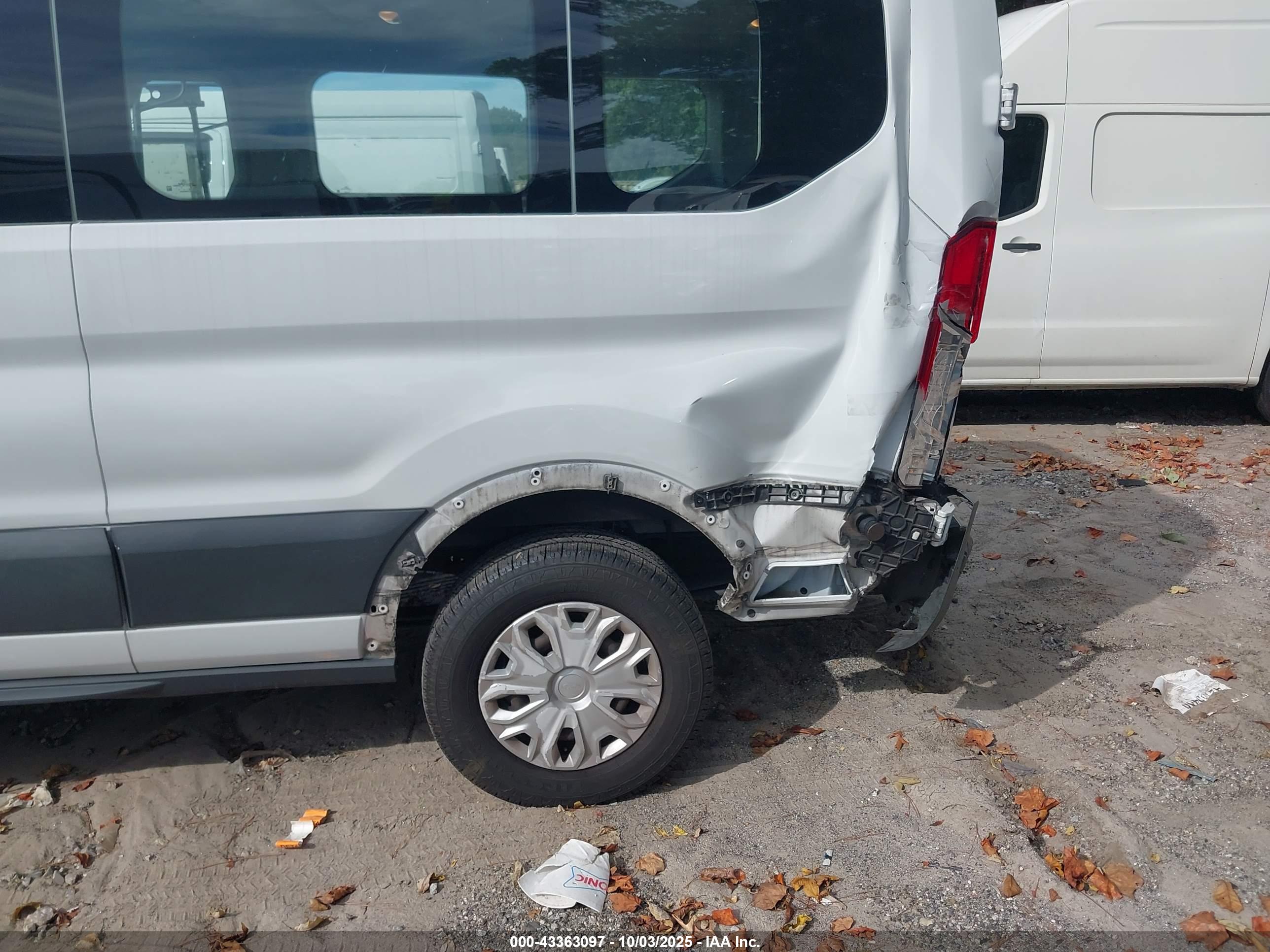 FORD TRANSIT-350 image 6