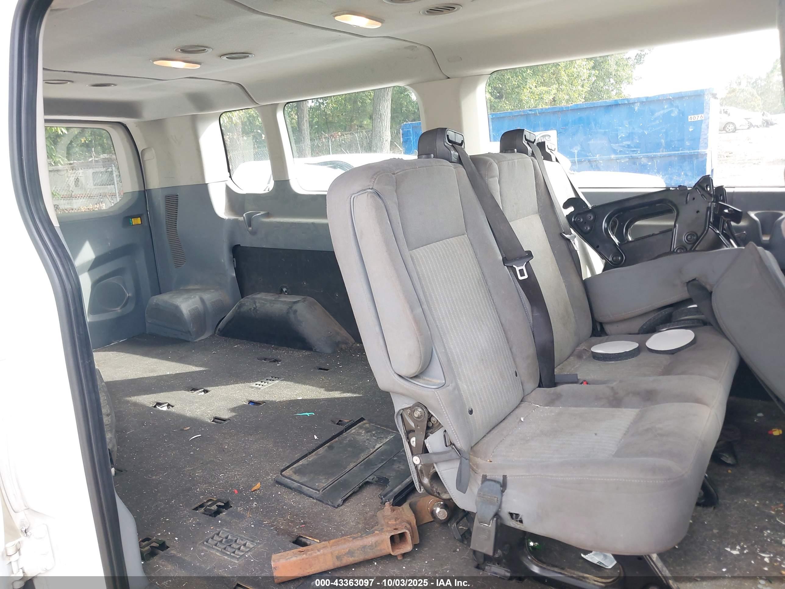 FORD TRANSIT-350 image 8