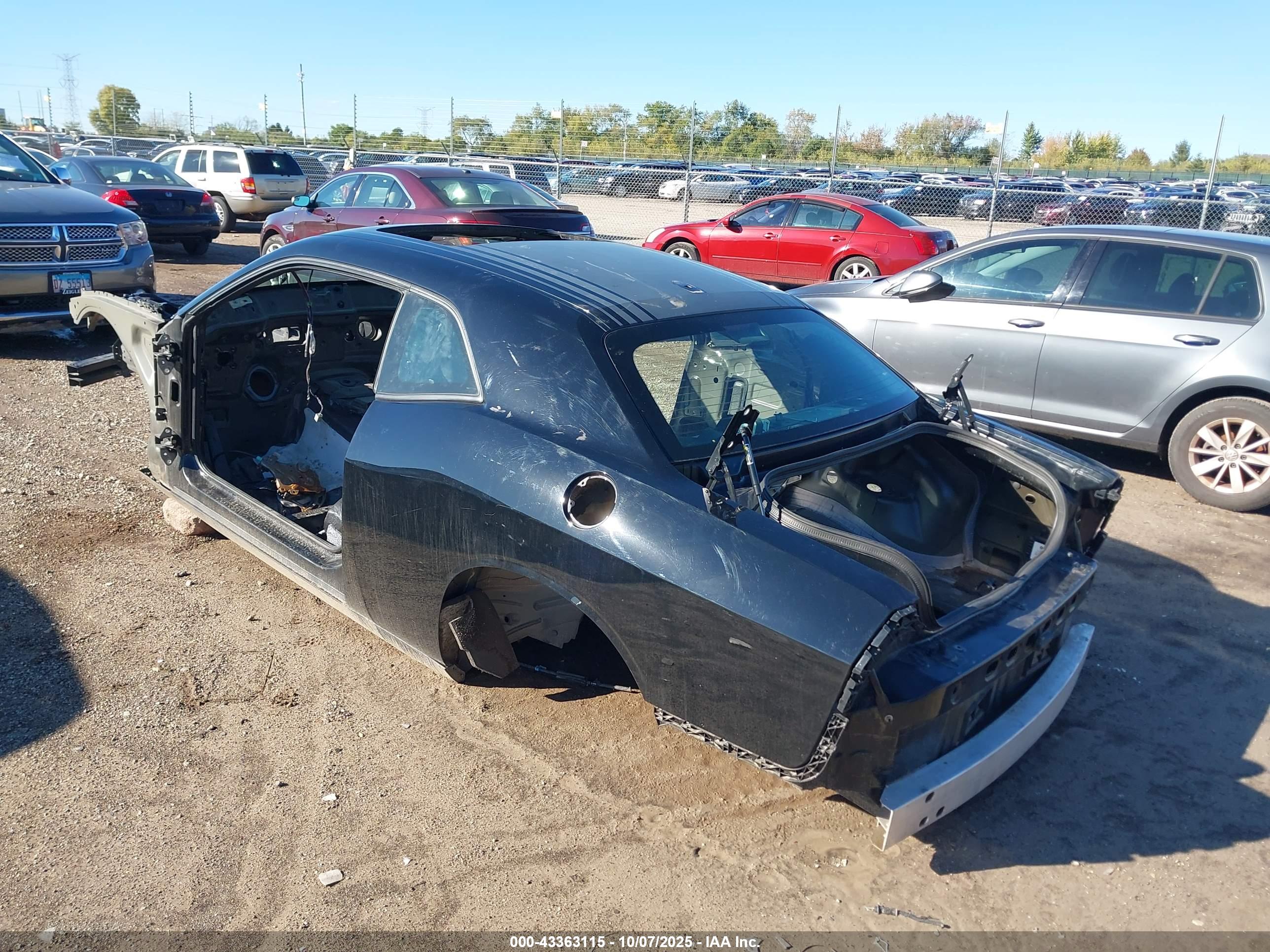 DODGE CHALLENGER image 3