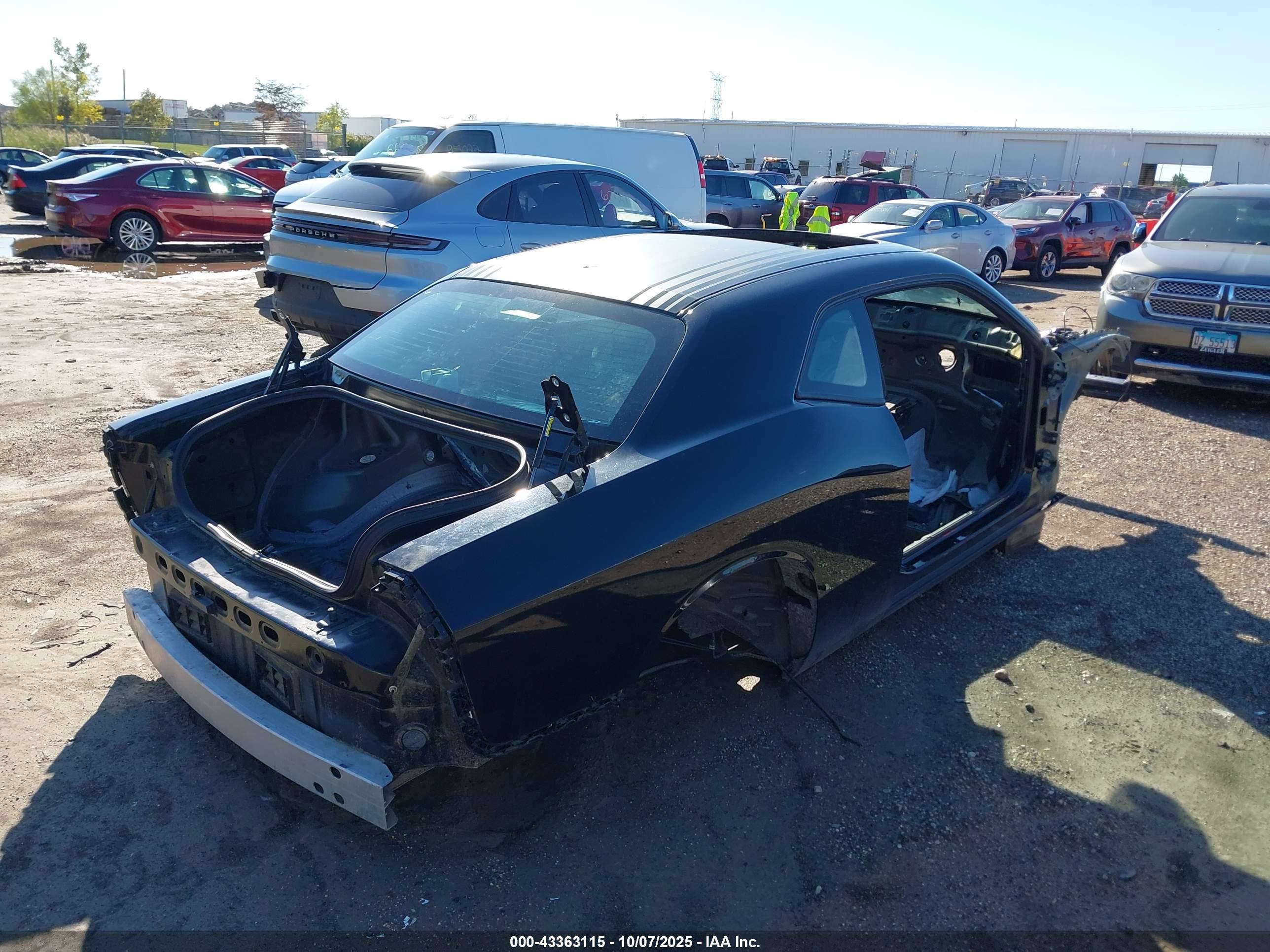DODGE CHALLENGER image 4
