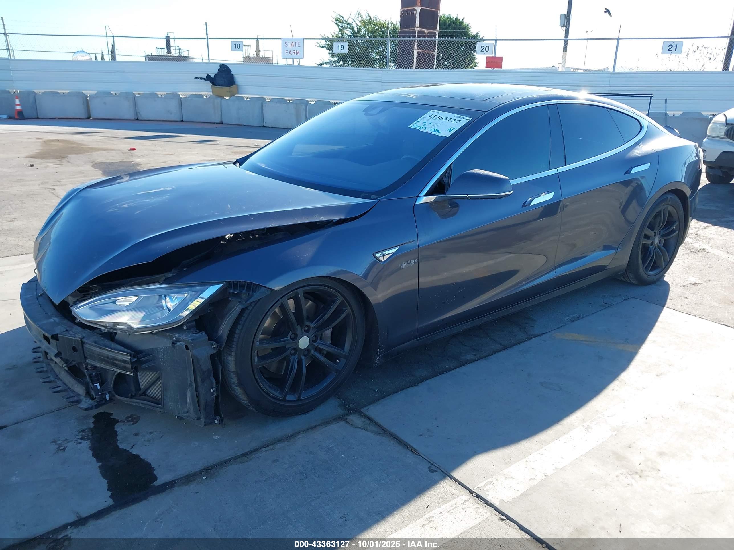 TESLA MODEL image 2