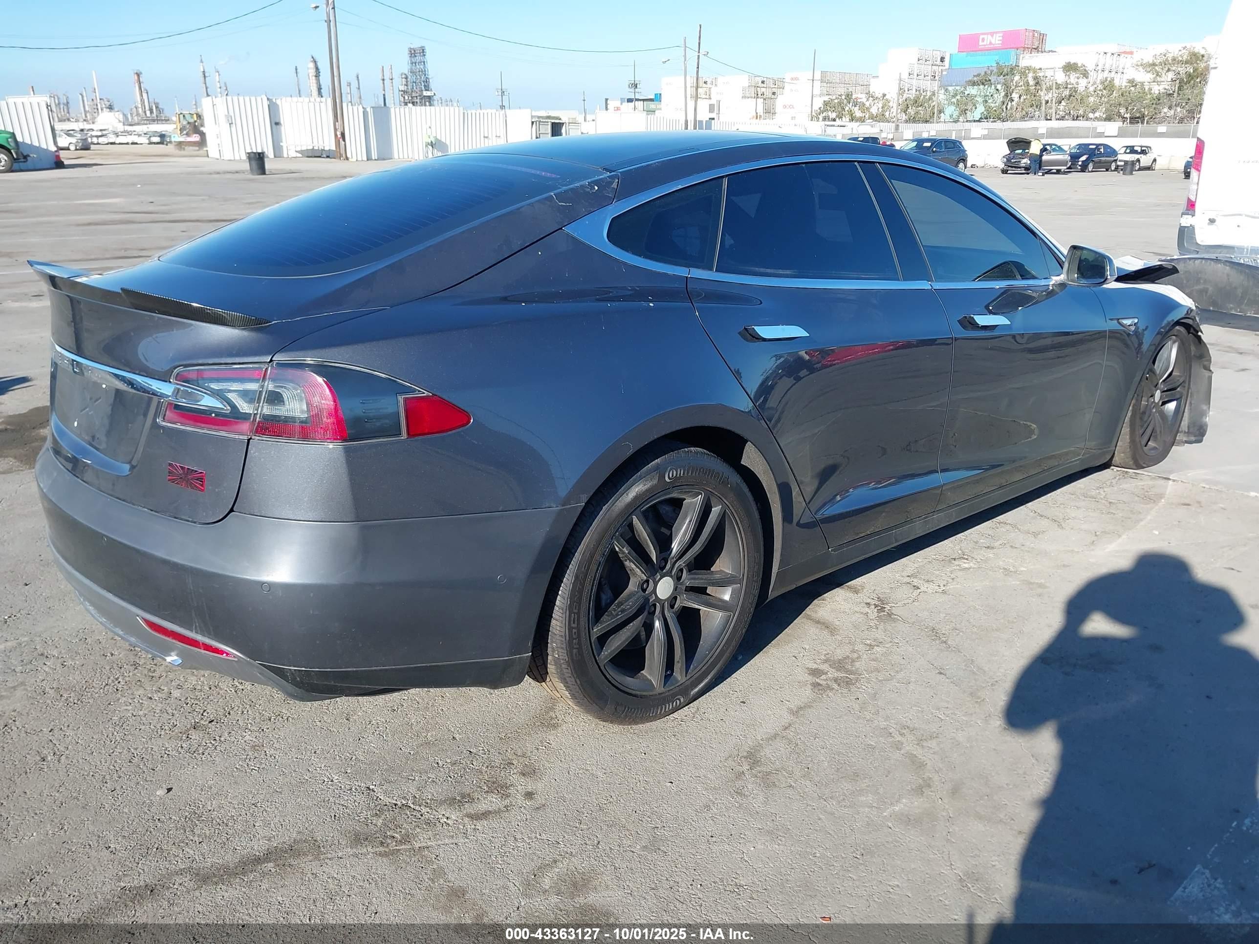 TESLA MODEL image 4
