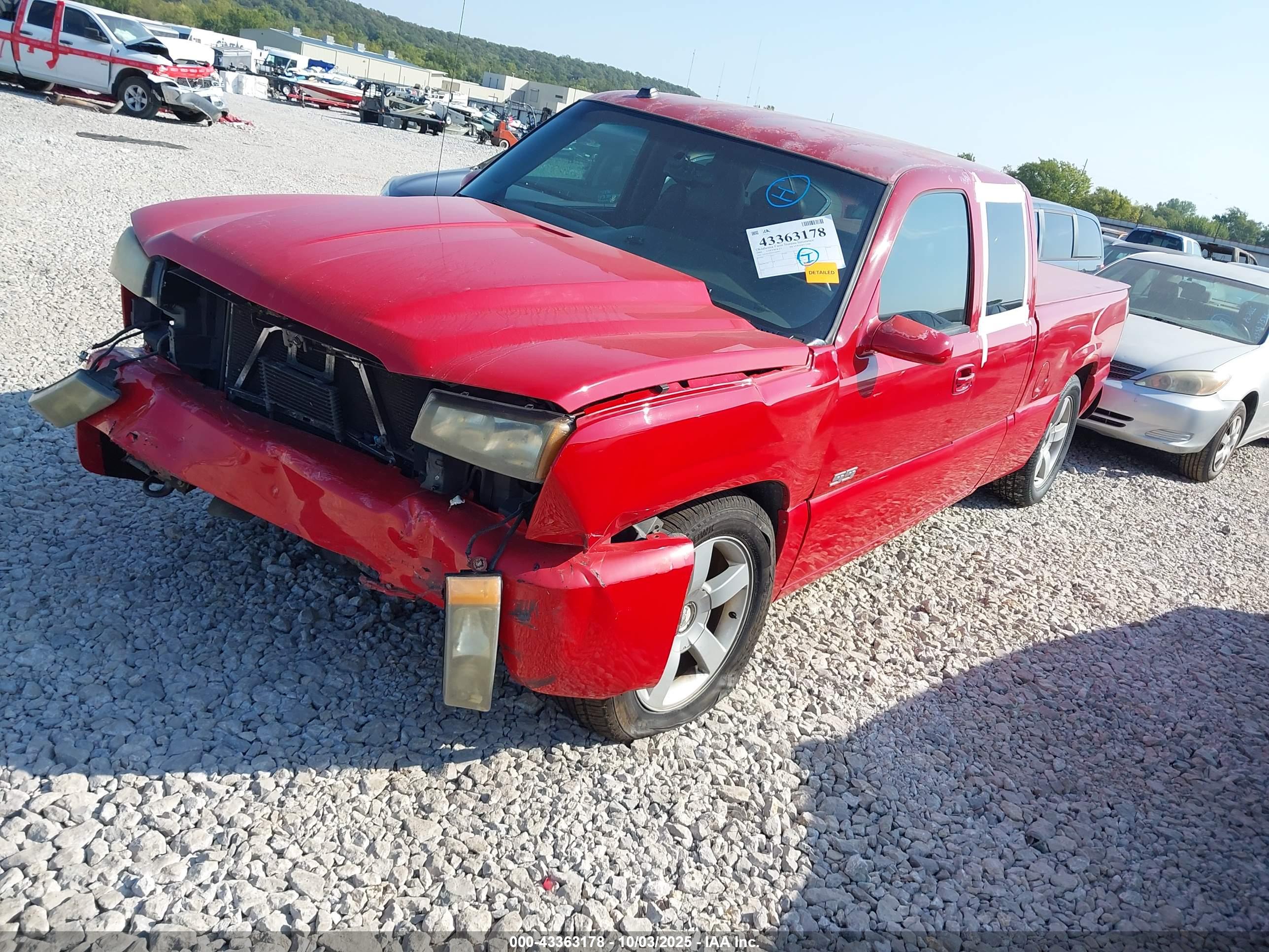 CHEVROLET SILVERADO image 2