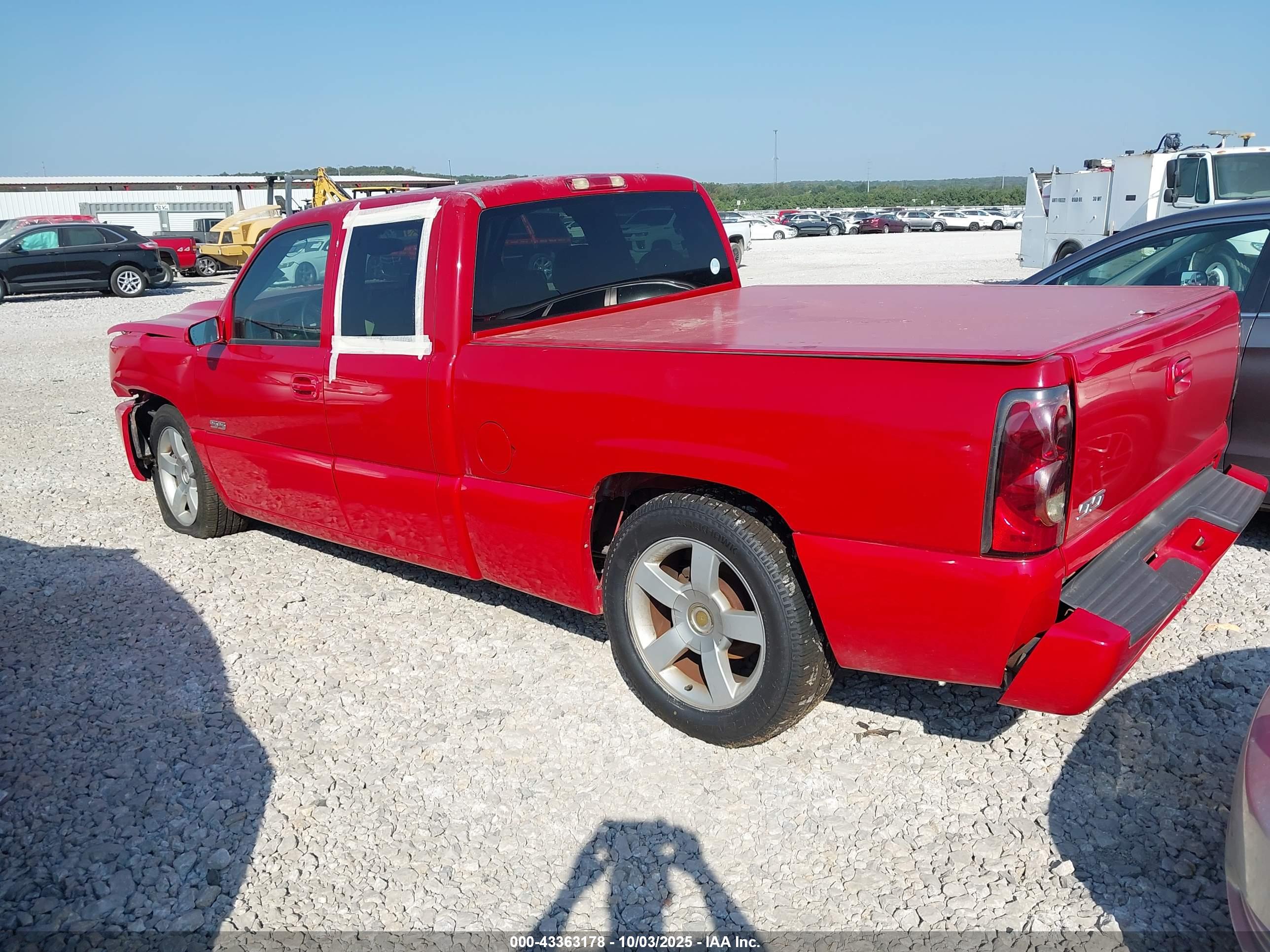CHEVROLET SILVERADO image 3