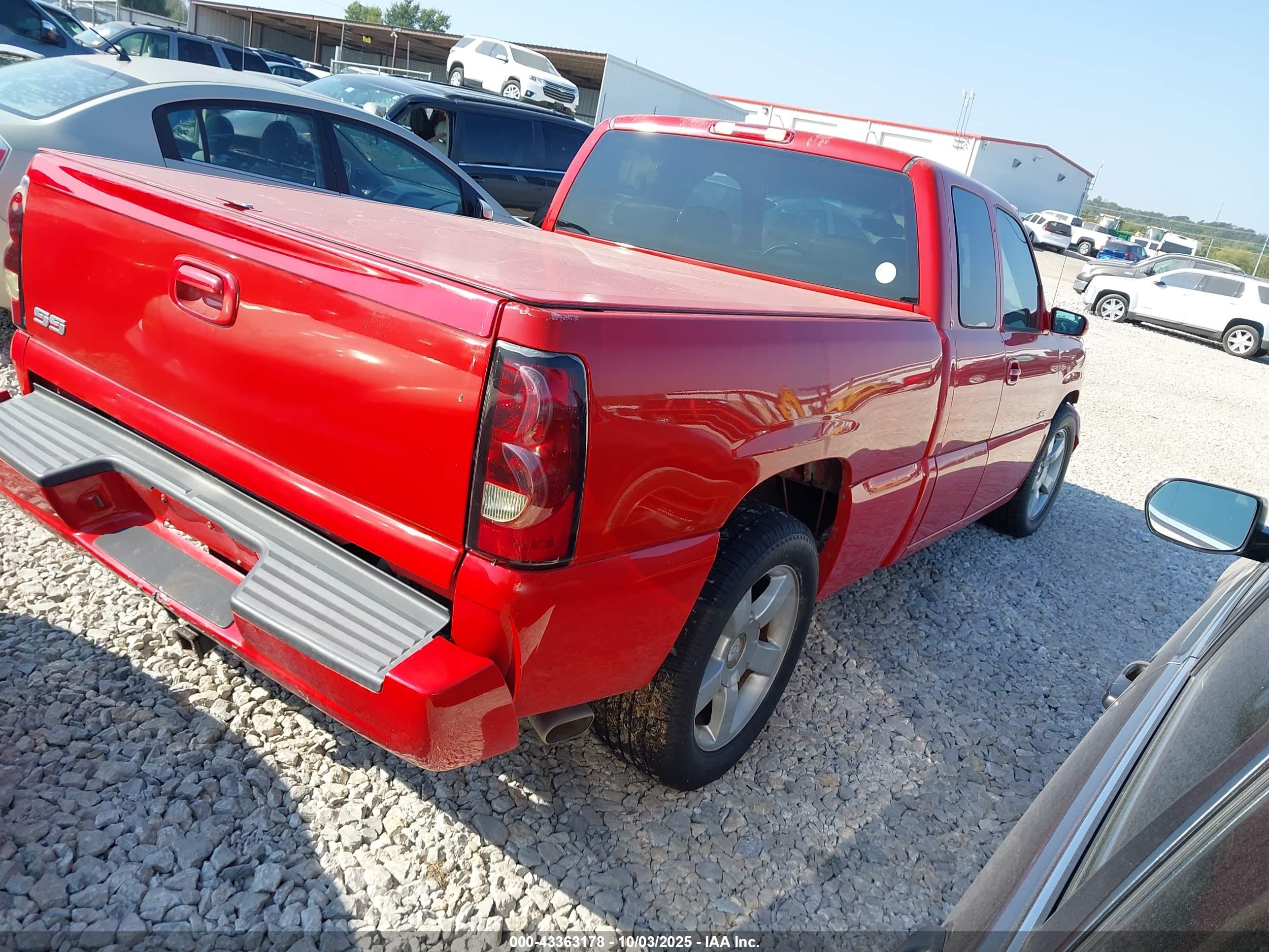 CHEVROLET SILVERADO image 4