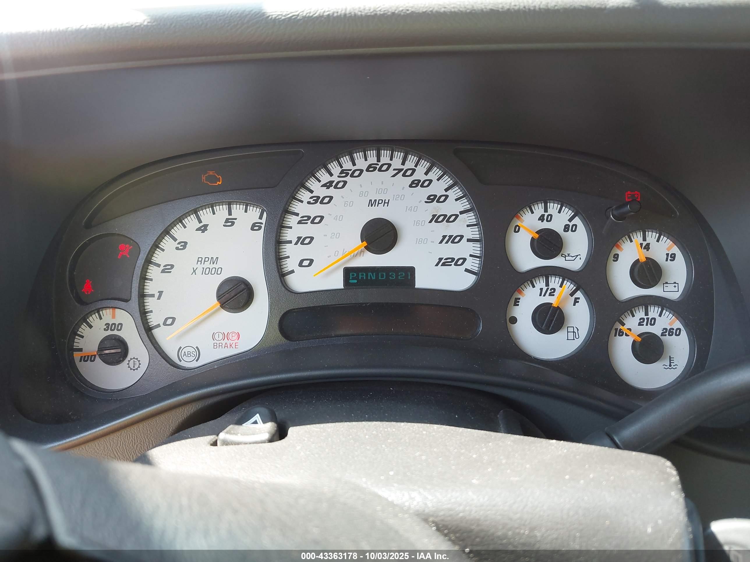 CHEVROLET SILVERADO image 7