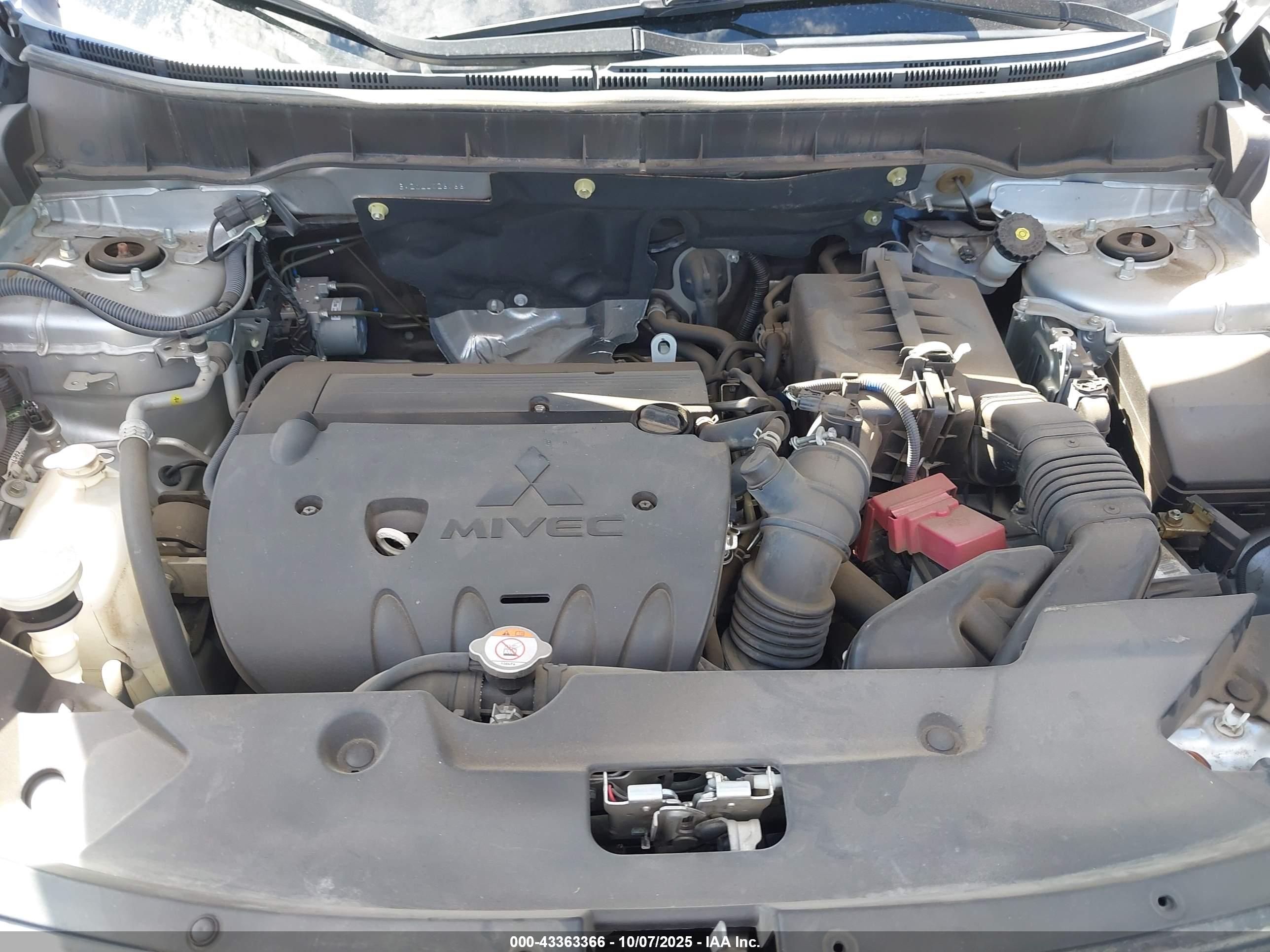 MITSUBISHI OUTLANDER image 10
