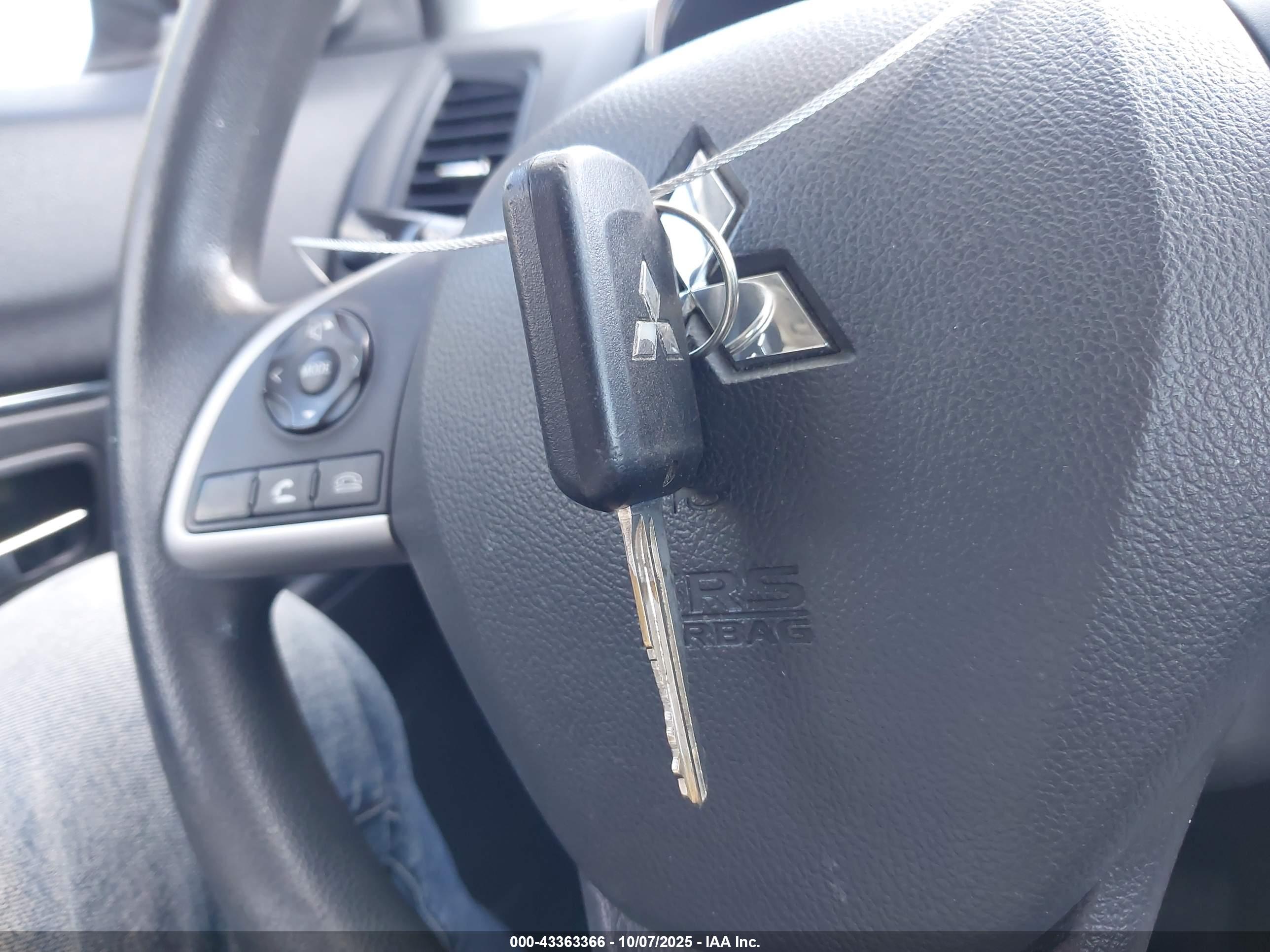 MITSUBISHI OUTLANDER image 11