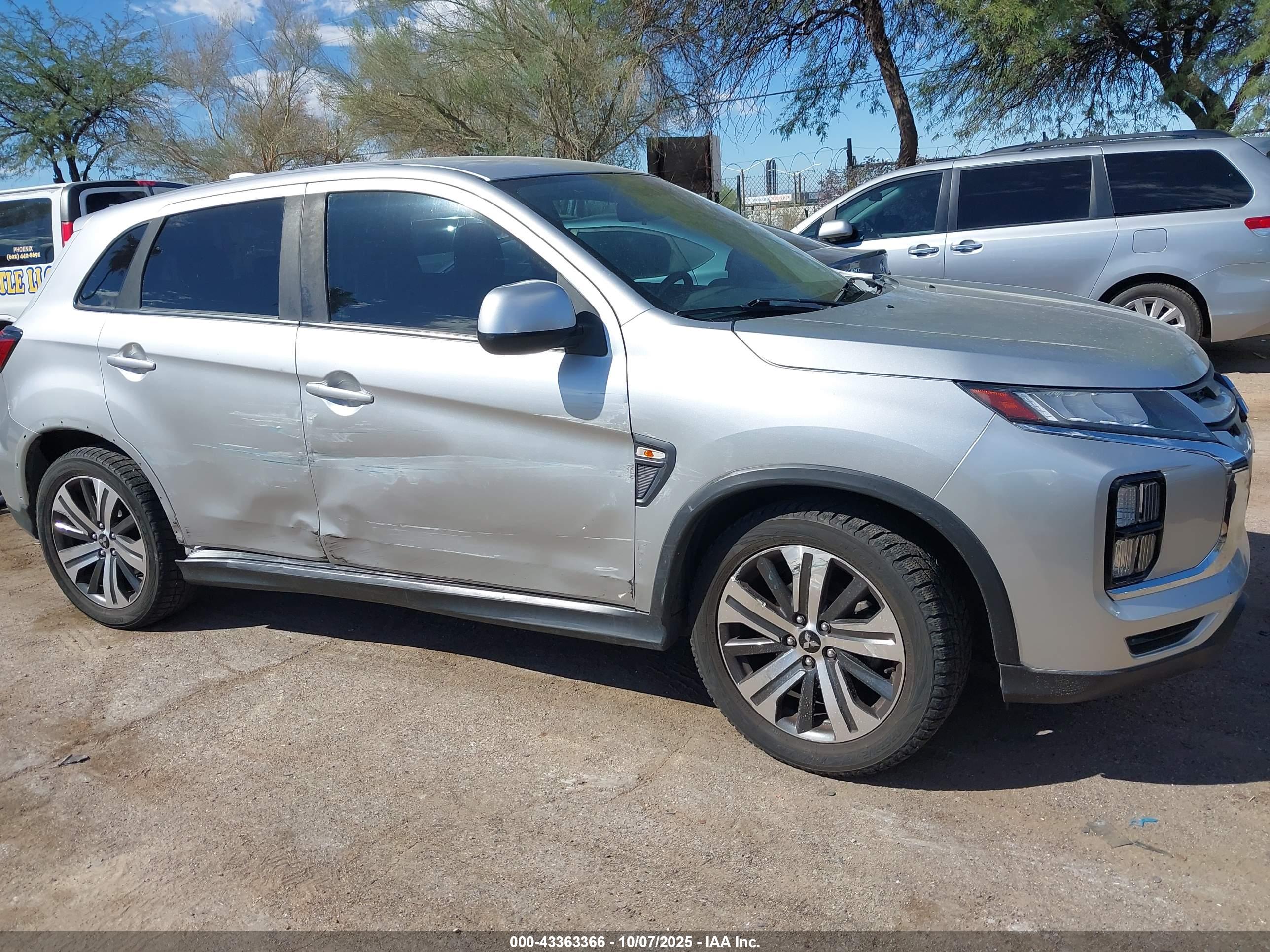 MITSUBISHI OUTLANDER image 6