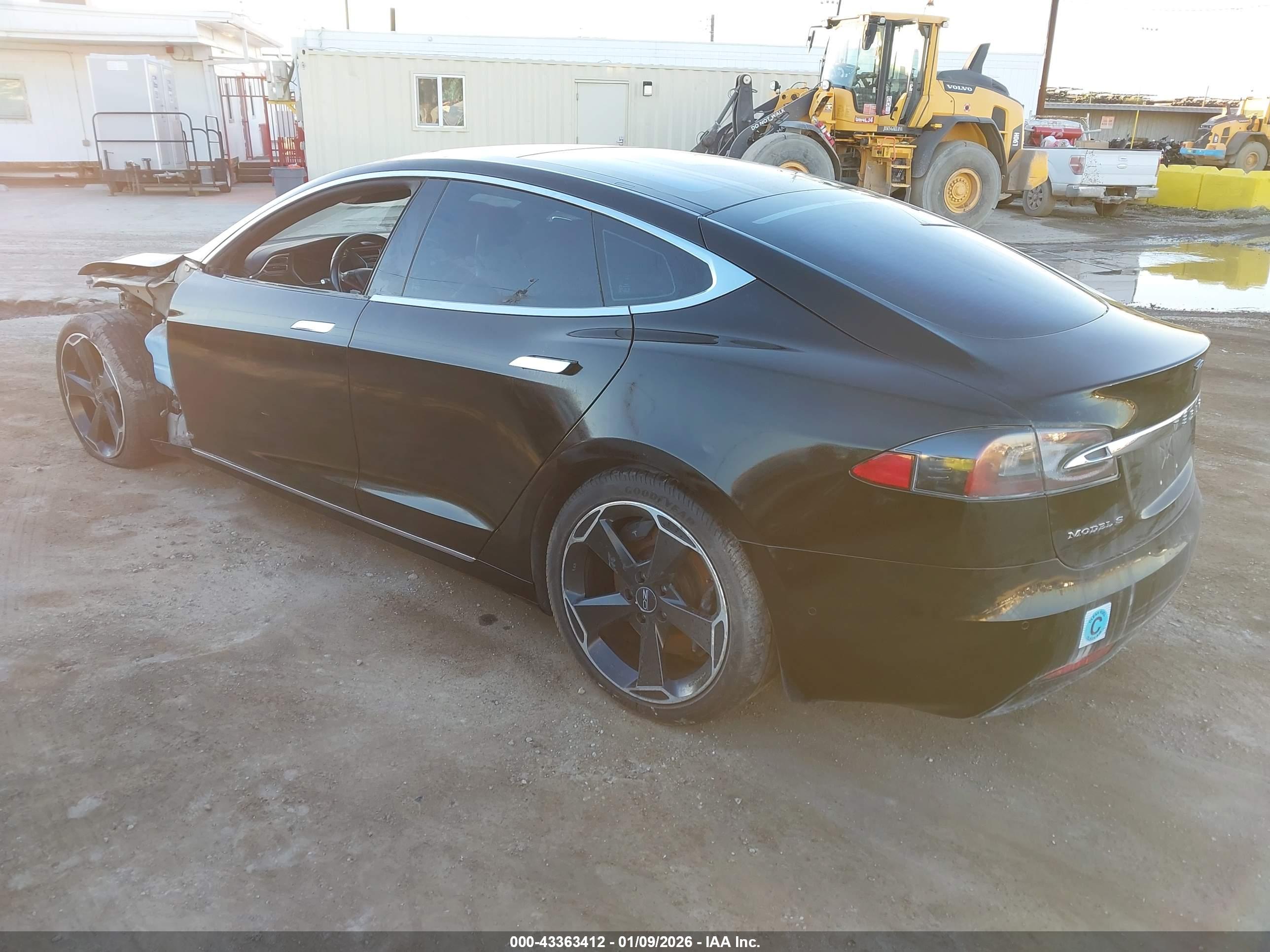 TESLA MODEL image 3